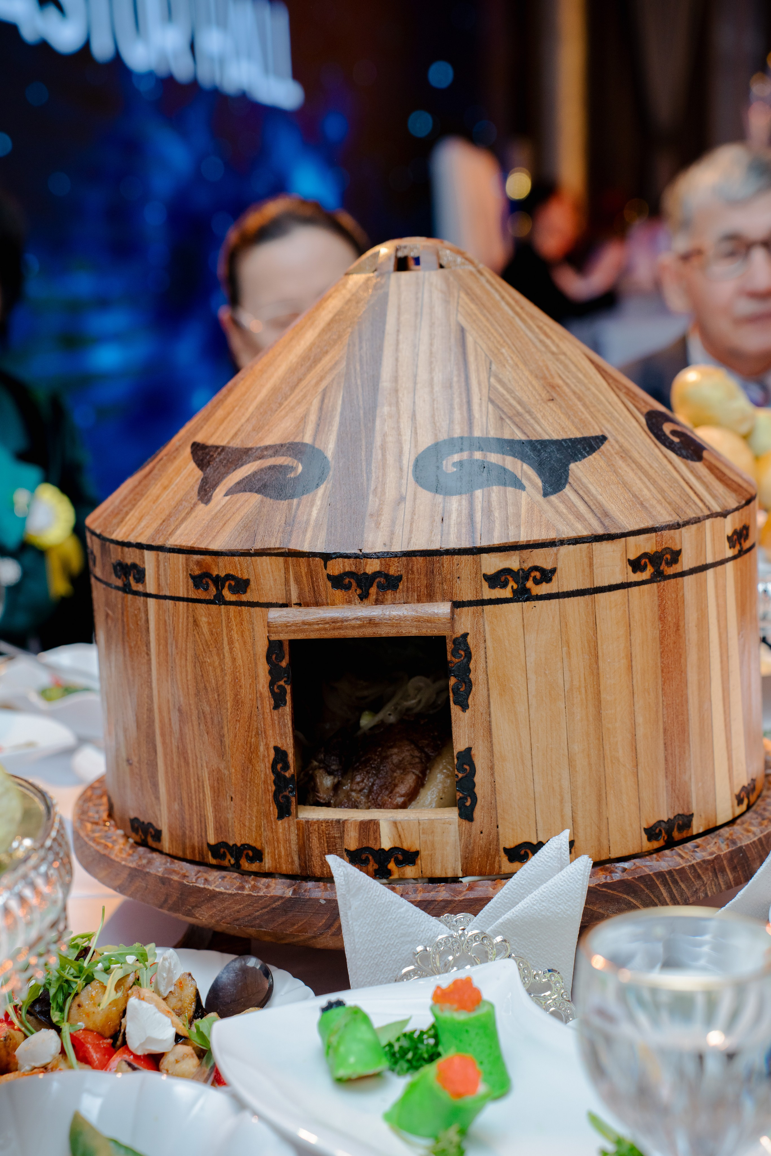 KAMILLA QYZ UZATU. Nomad media