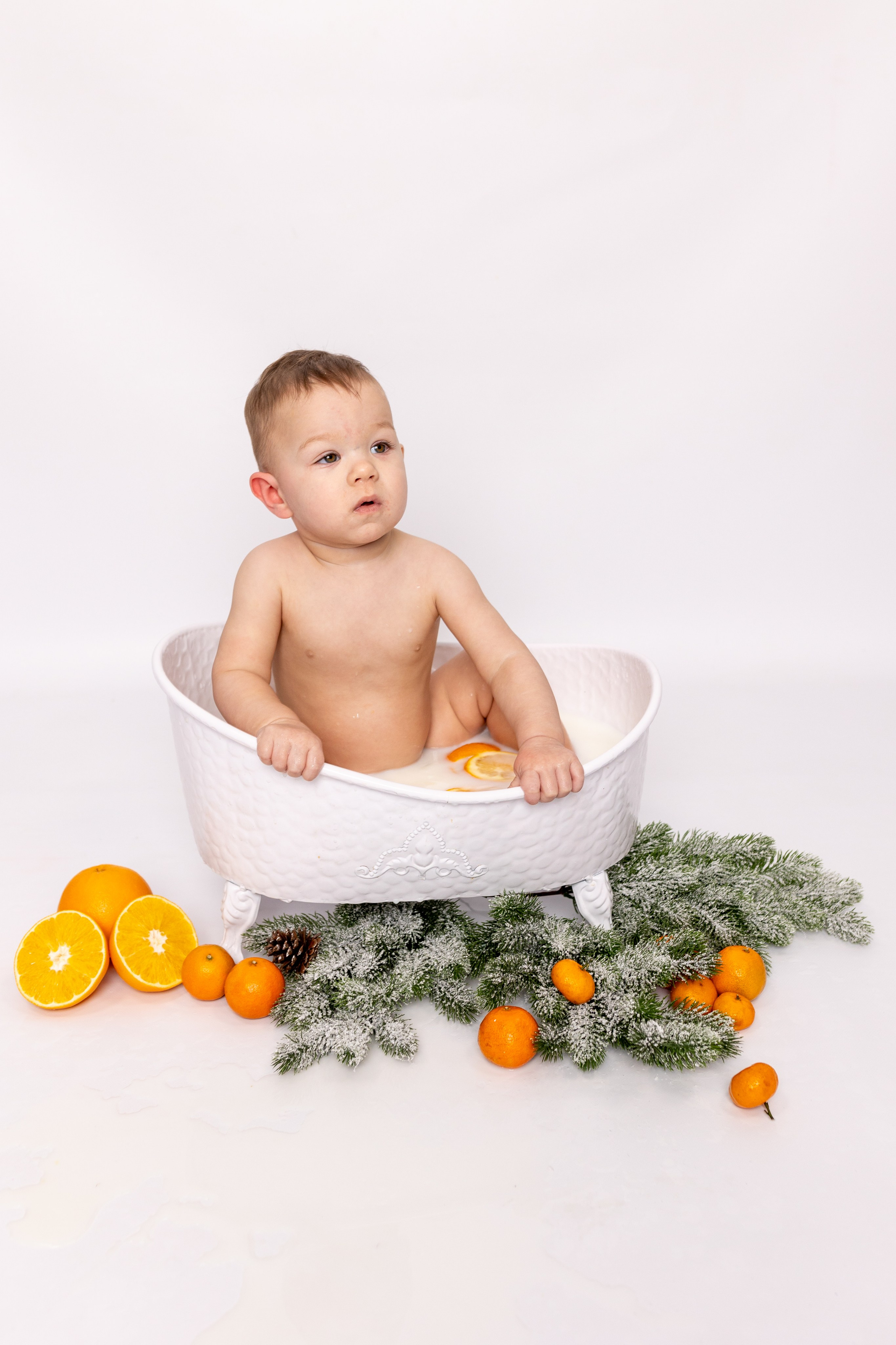 Молочные ванночки. Фотограф новорожденных. Детский и семейный фотограф Марьяна Юдина