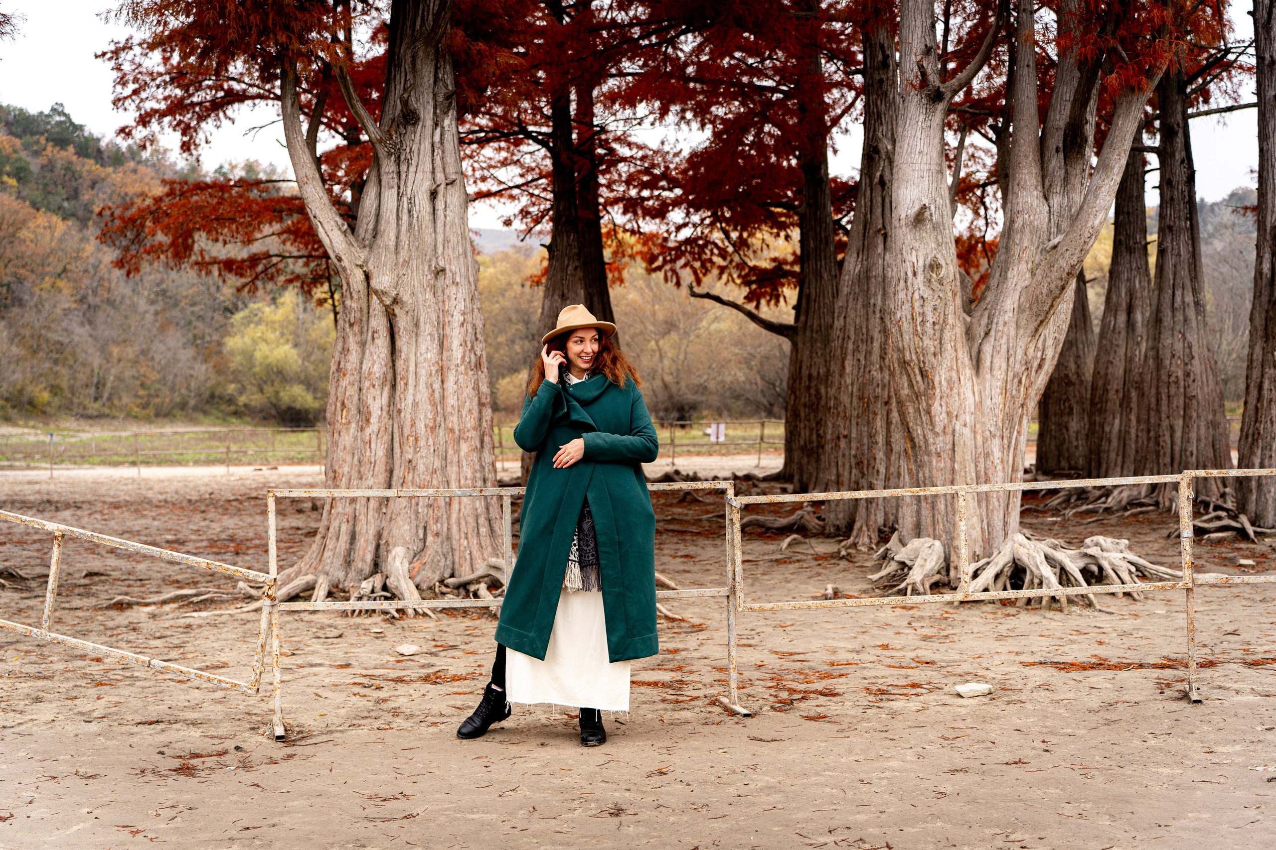 Осенняя фотосессия в Анапе — яркие кипарисы. Семейный и детский фотограф Екатерина Черняева. Снимаю портреты, love story, фотопрогулки, работаю на улице, в кафе, студии, дома у клиента