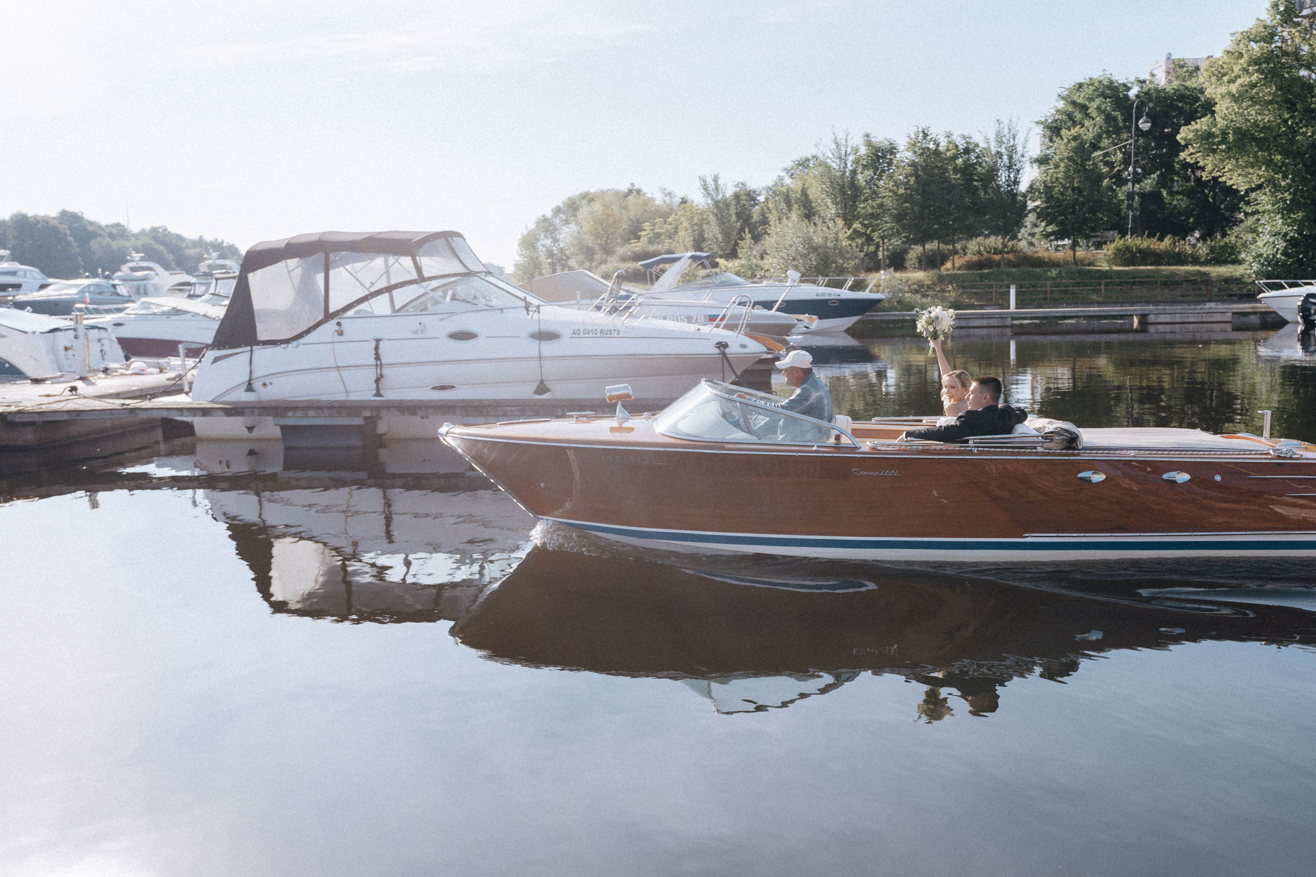 СВАДЕНБНАЯ СЬЕМКА НА КАТЕРЕ ПО КАНАЛАМ САНКТ-ПЕТЕРБУРГА И В АКВАТОРИИ НЕВЫ. Профессиональный фотограф, Санкт-Петербург — Виктория Богомолова