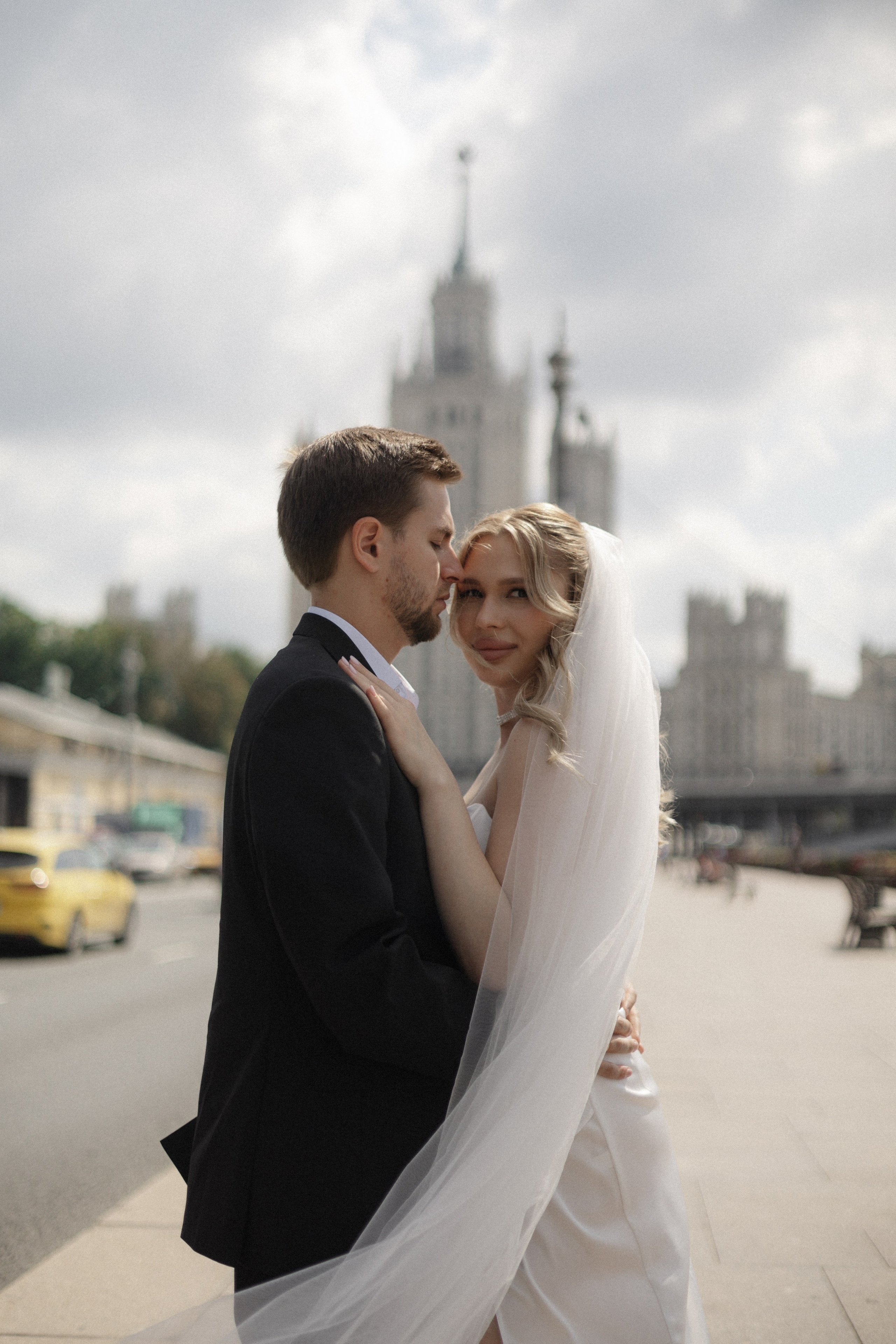 Арина и Дима. Сборы, роспись и прогулка. Свадебный и портретный фотограф в Москве Анастасия Масюк