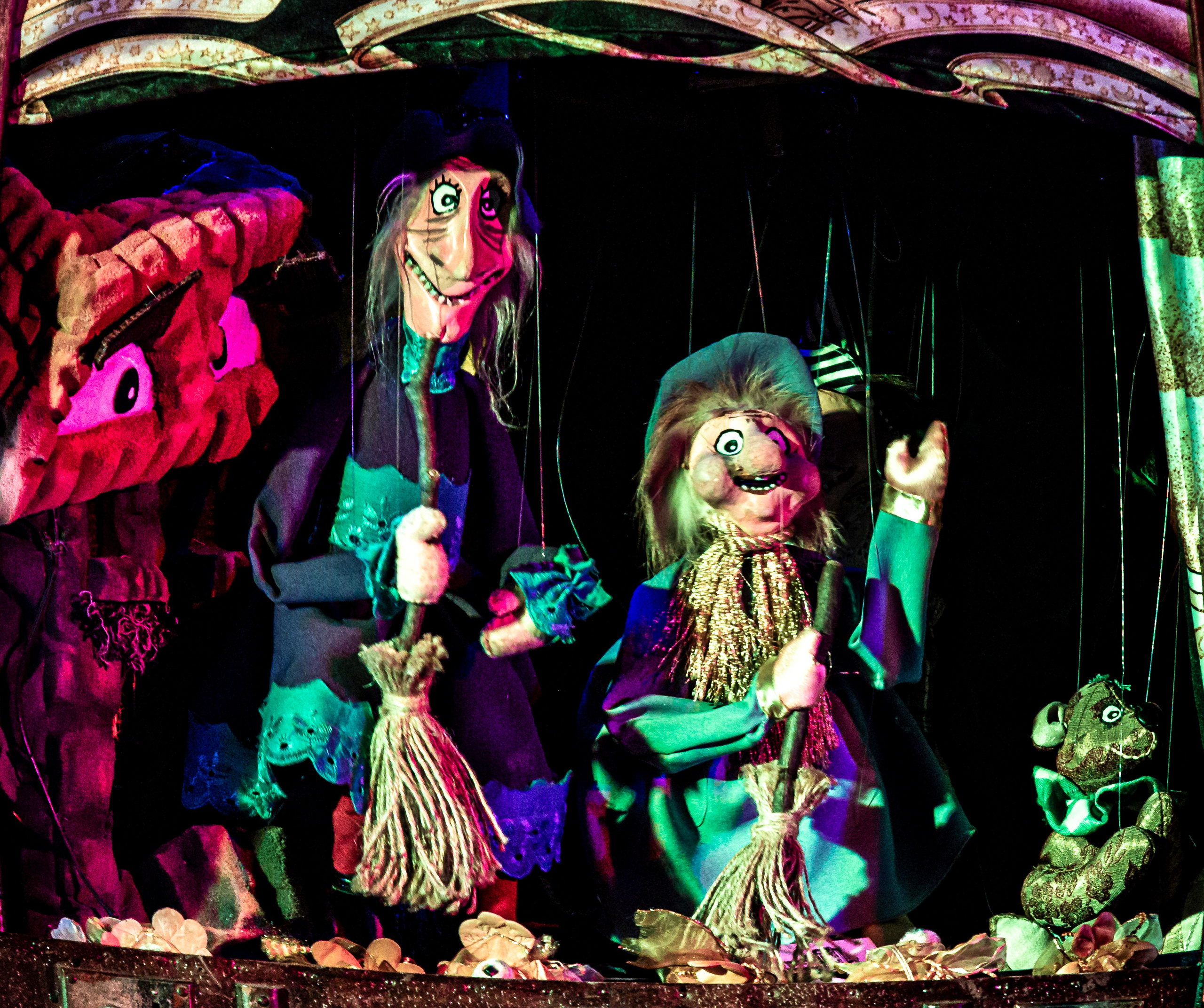 Маленькая ведьма спектакль театра Саквояж. Фотограф в Сочи Юрий Шептаев