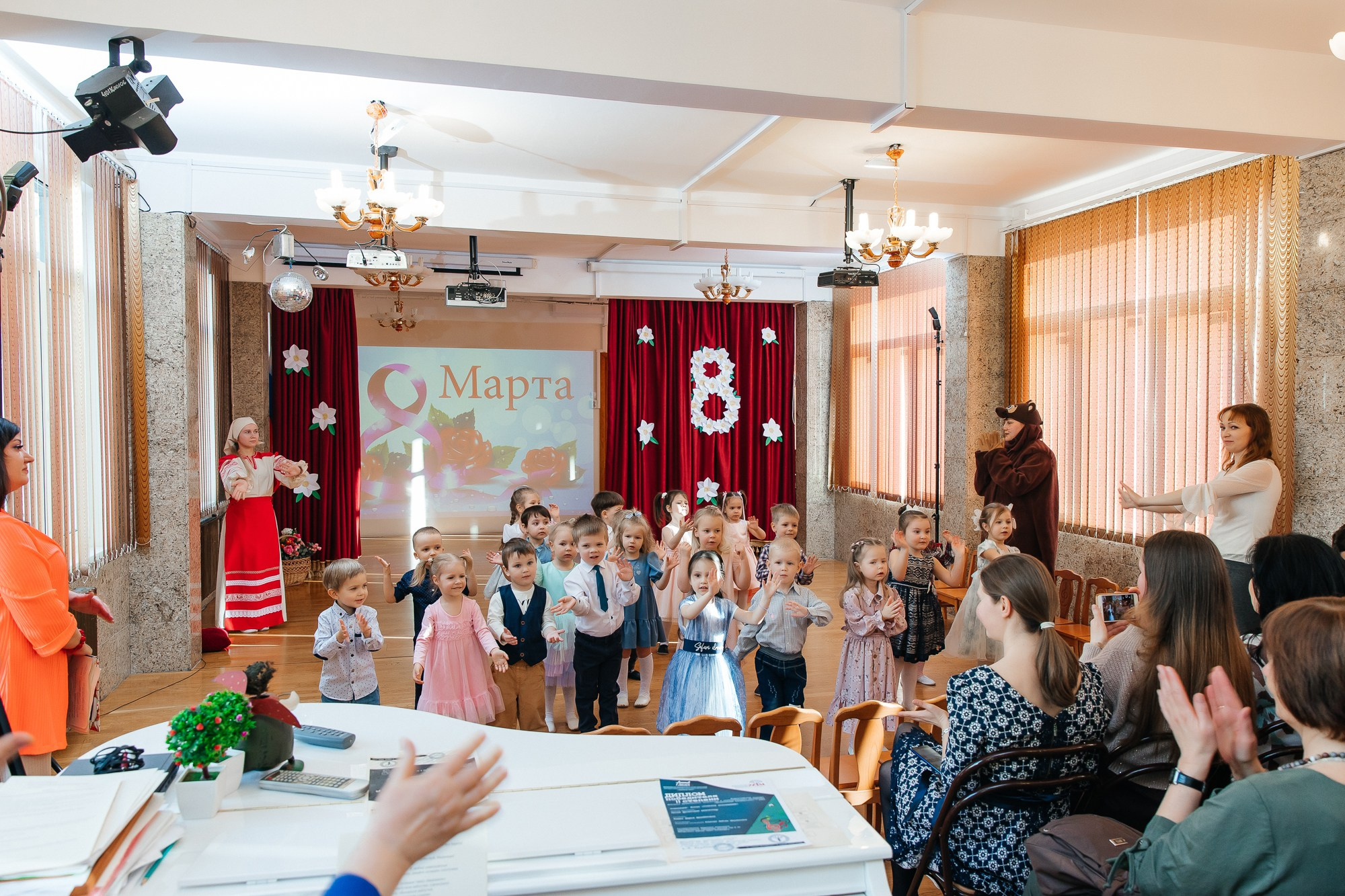 Детский сад № 93 — Утренник (07.03.2023). Свадебный и семейный фотограф Крамар Наталья