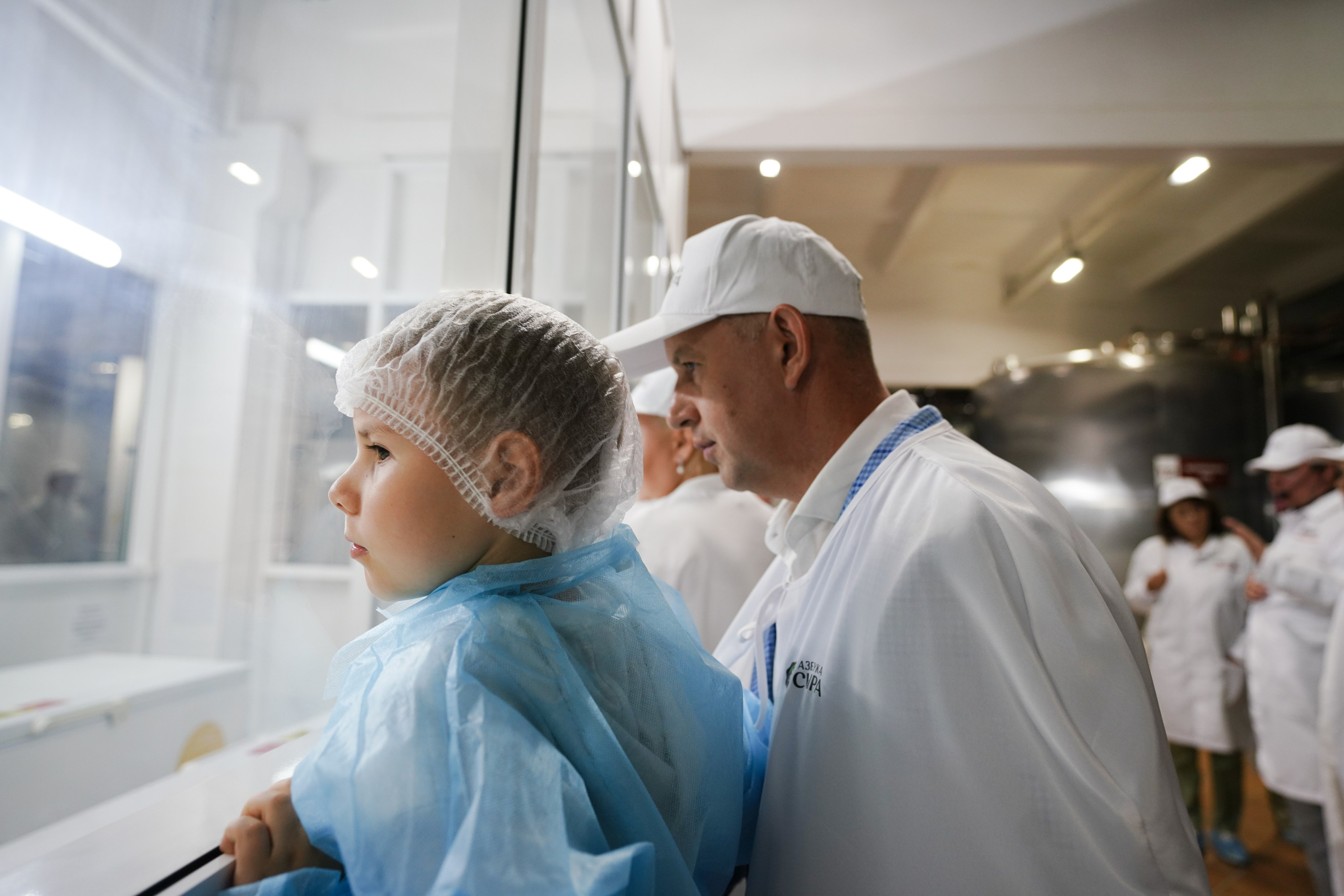 Съемка делегации на заводе Азбука сыра. Фотограф Казань