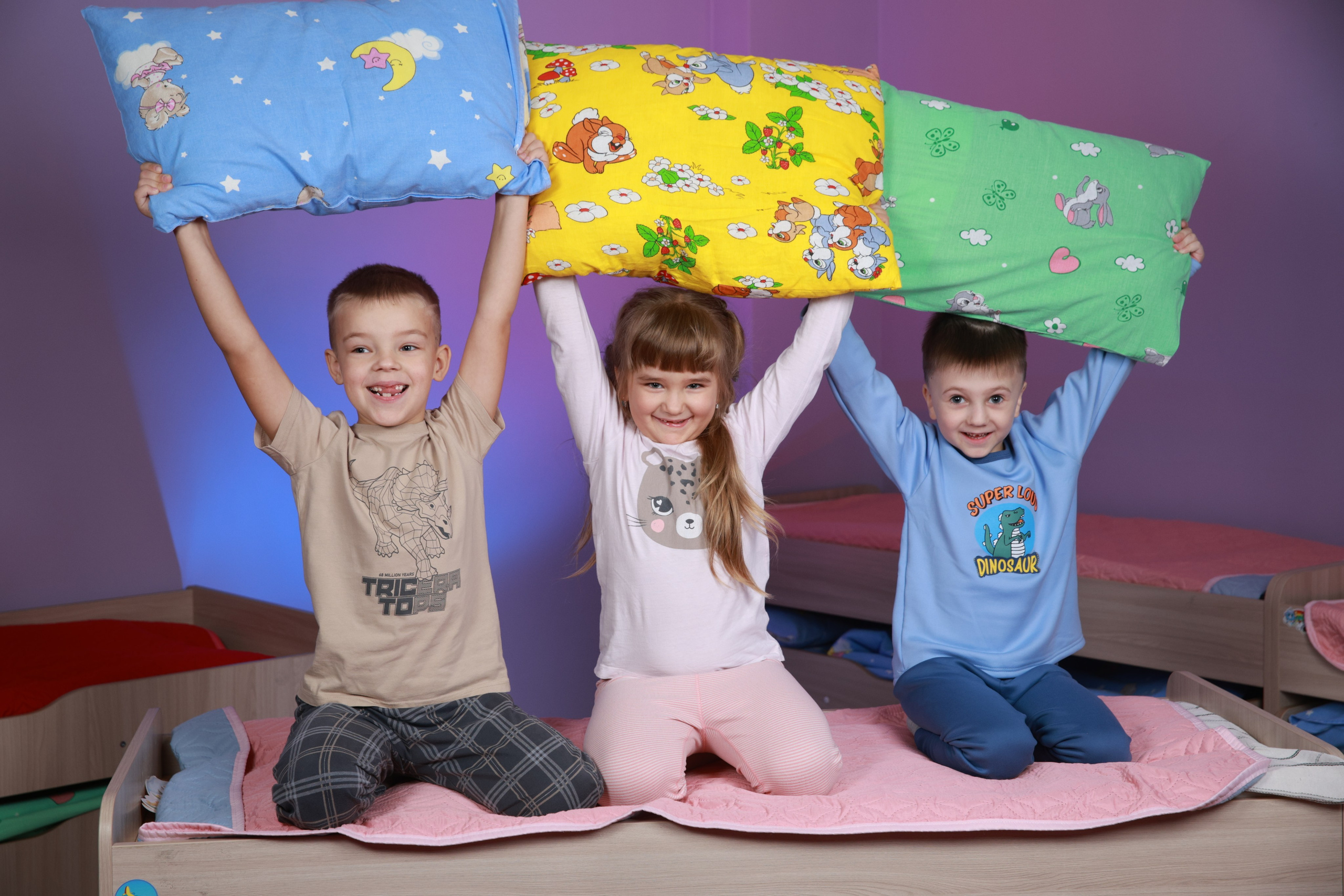 Цены на выпускные альбомы для детских садов в Красноярске от AlbomKras 📚💎. AlbomKras -выпускные альбомы Красноярска с авторским дизайном и качественной фотосъемкой! ⭐⭐⭐⭐⭐ 5.0