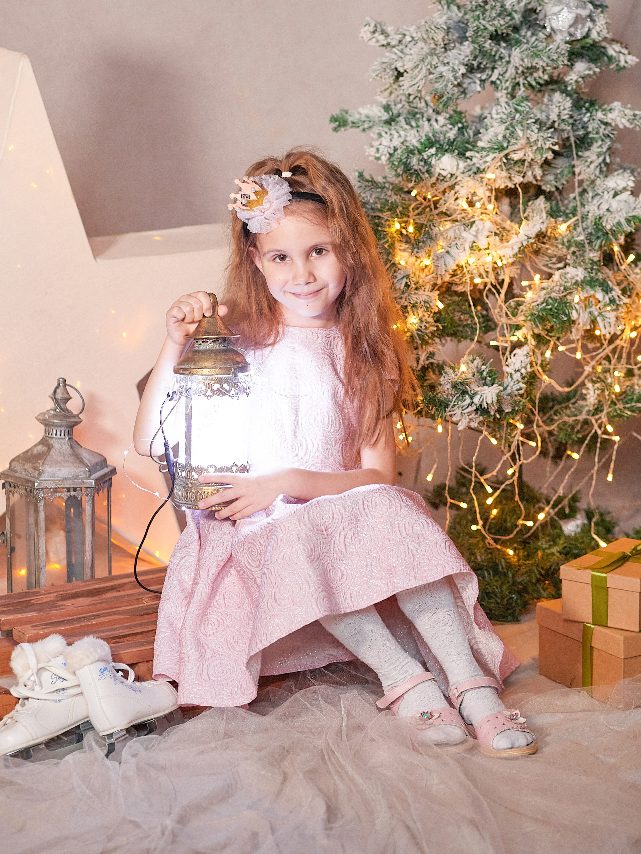 Общее фото в детском саду с выездным реквизитом в Тюмени. Выпускные альбомы в Тюмени для школ, садов, вузов спортивных секций