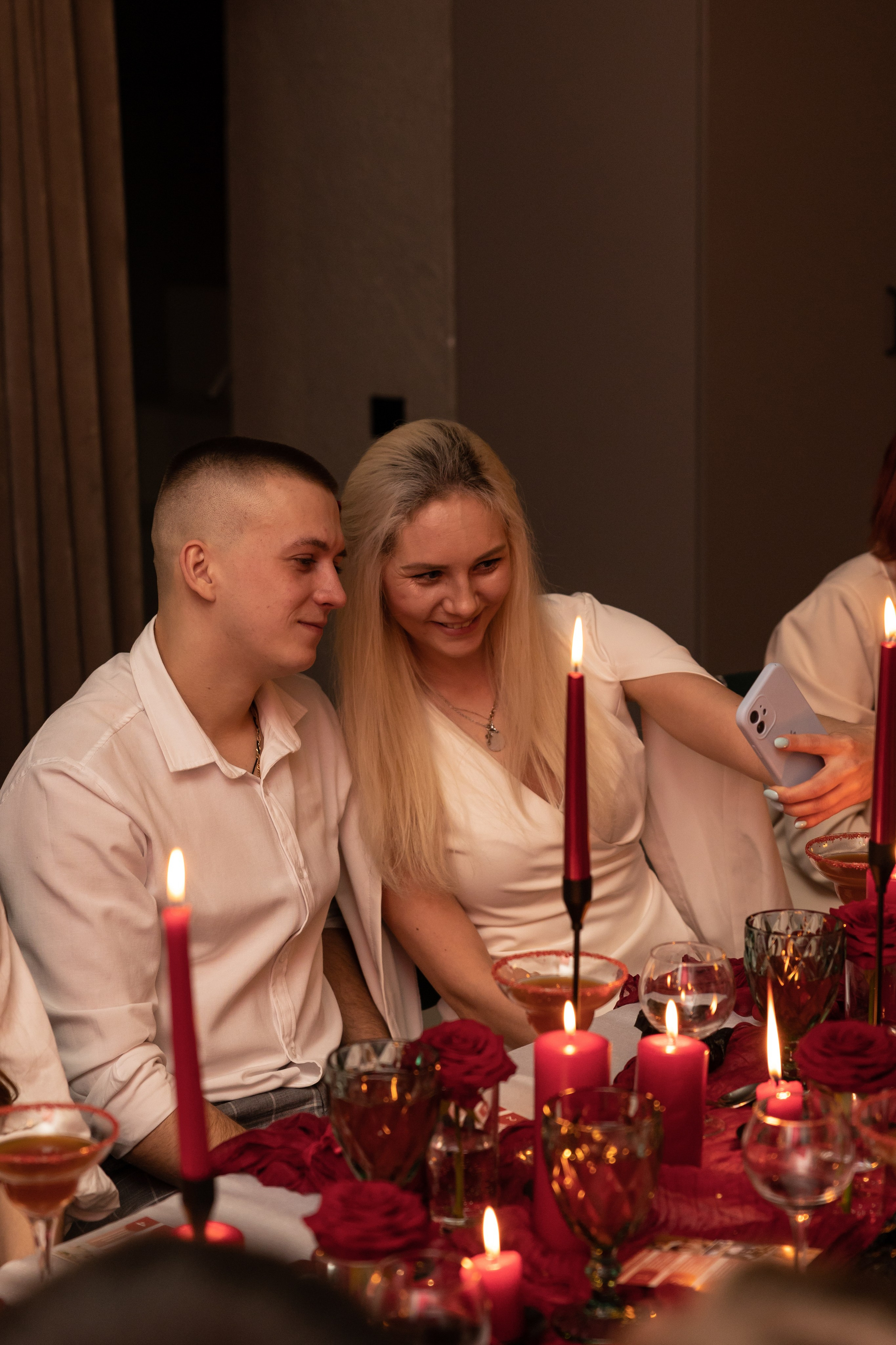 День рождение Марии, иммерсивный ужин. Семейный и женский фотограф, стильный репортаж в г. Новосибирск
