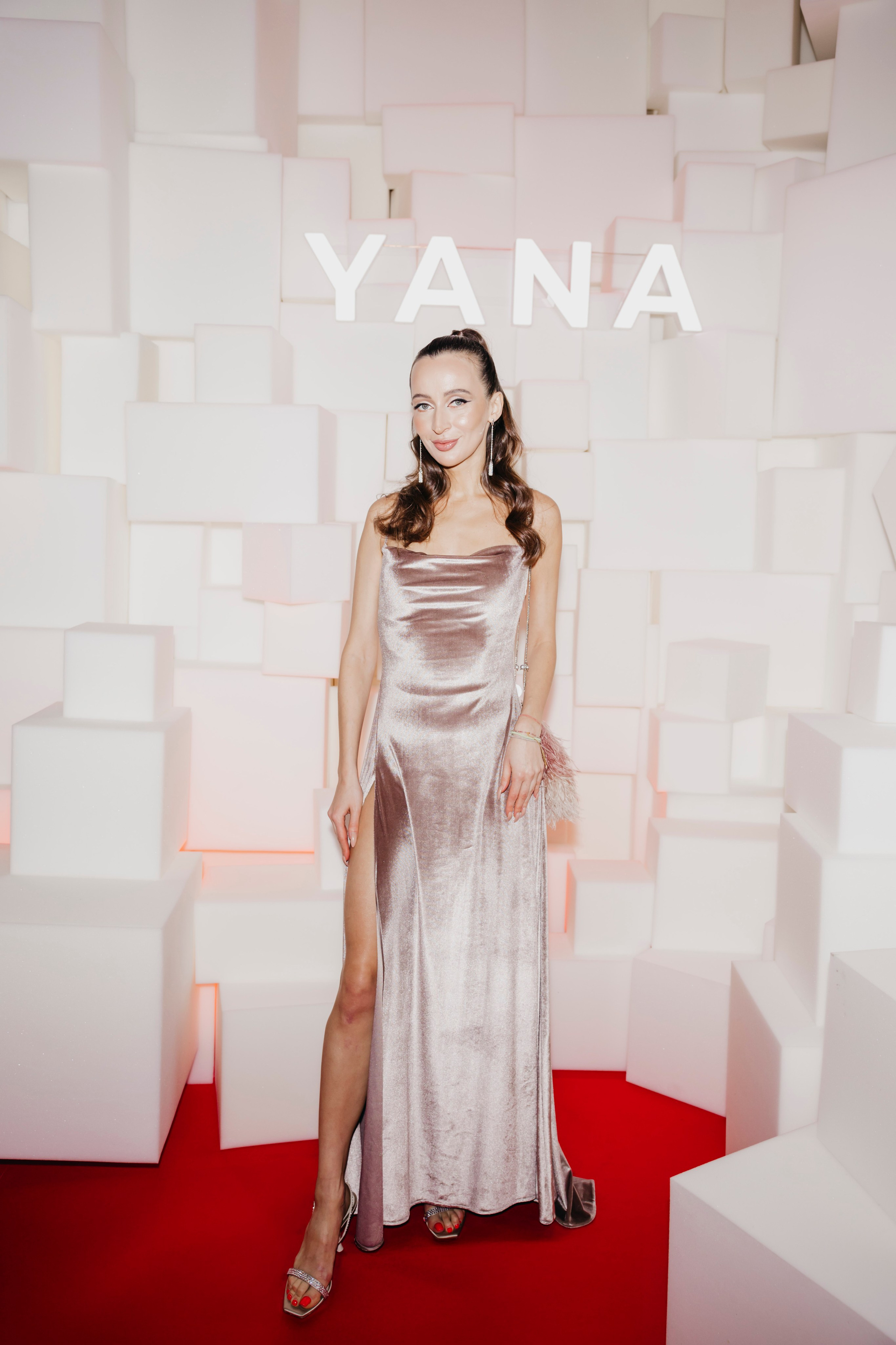 «Снежный Коктейль» от дома моды «YANA» Яны Раскаваловой. «Птичка на проводе»: информационный портал в Москве