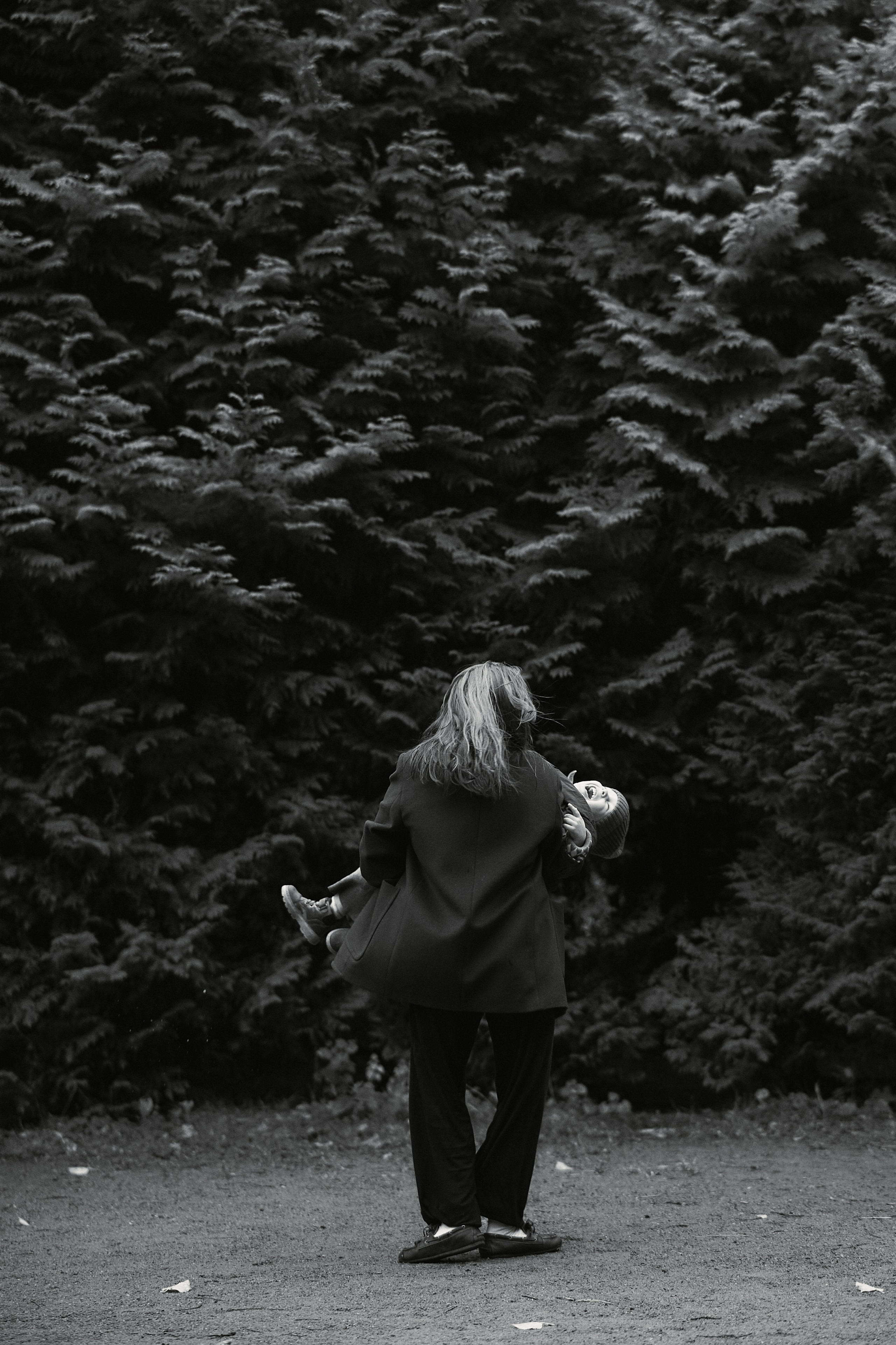 Света и Илюша под дождём. Семейный и свадебный lifestyle-фотограф в Москве Мария Петрова