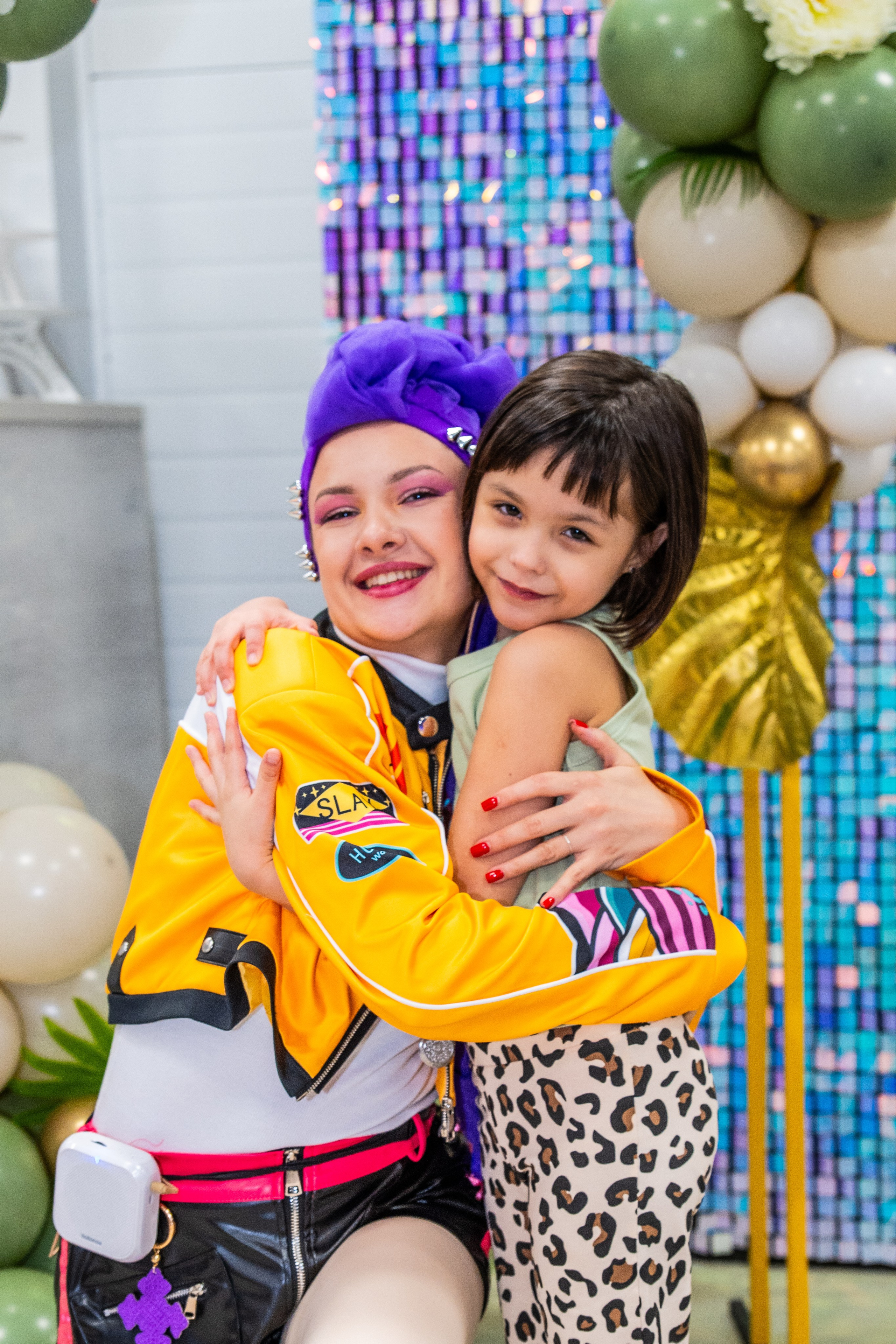 День Рождения Аленочки в Ниндзя Кидс в гости к ней пришла Супер Звезда Руми. Я Ольга Казанцева, фотографирую снимаю ваши киноистории и печатаю фото и цифровые портреты на холсте