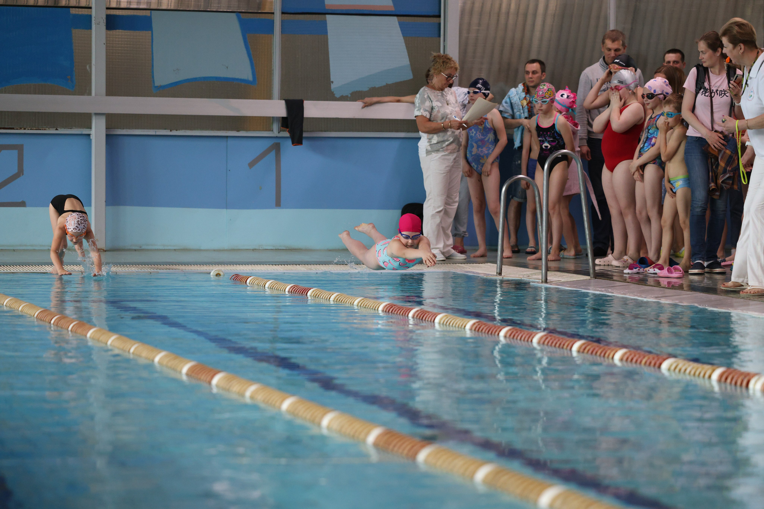 Веселый дельфин. Плавание. Дети 8-9 лет. Фотограф Александр Заломаев