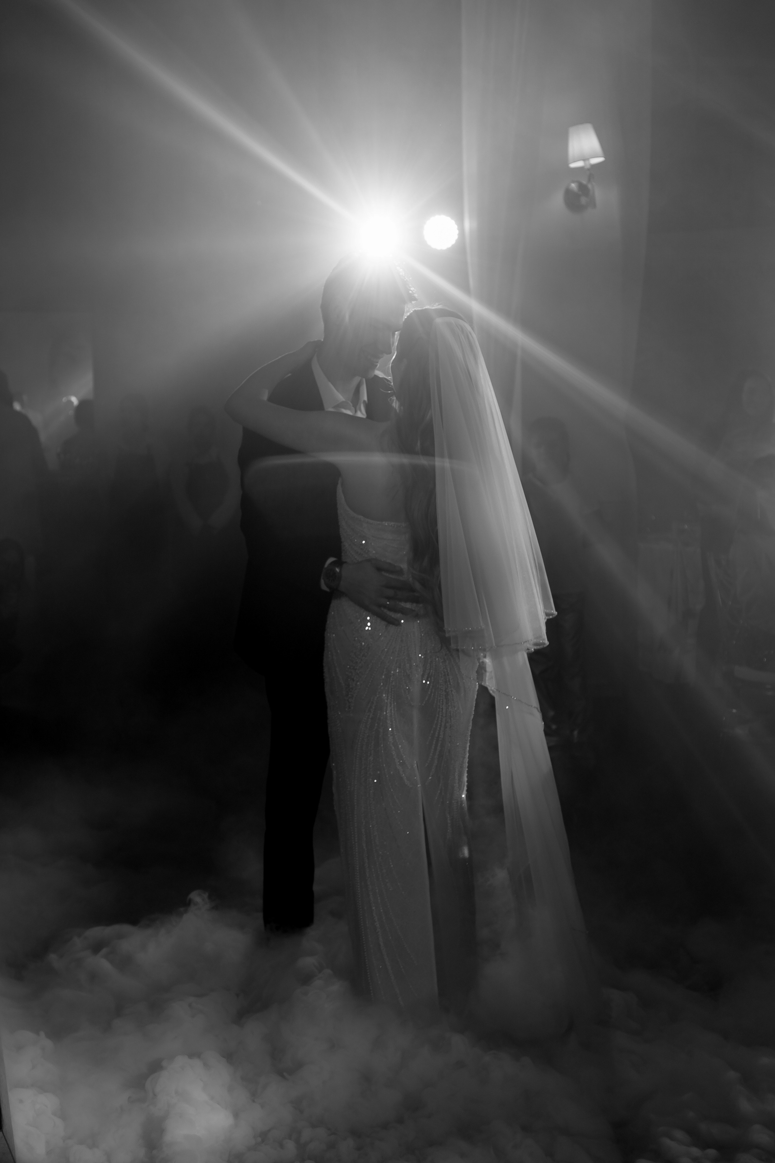 ПЕРВЫЙ ТАНЕЦ МОЛОДЫХ НА БАНКЕТЕ. ТРОГАТЕЛЬНЫЙ МОМЕНТ (СНЯТО В СИБИРЕ В НИЖНЕВАРТОВСКЕ). Профессиональный фотограф, Санкт-Петербург — Виктория Богомолова