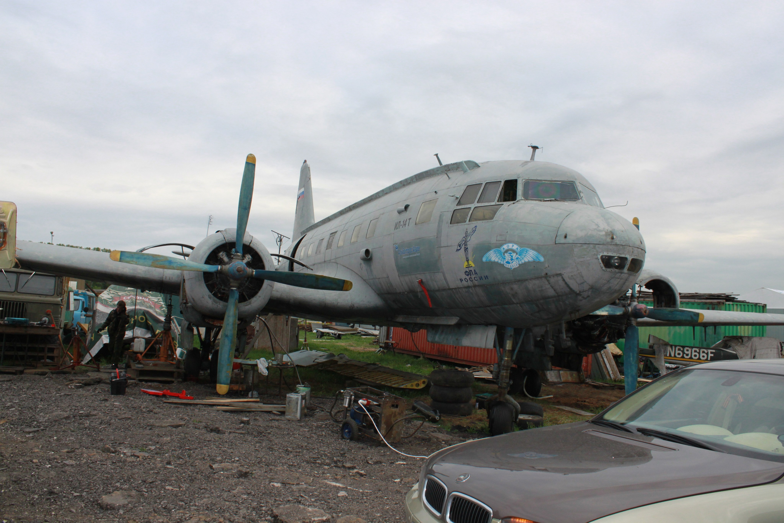 Ил-14Т «Голубая Мечта» работы в Тушино (2011 г.). Фотоальбом показывающий увлекательный мир авиации и мир медведей Андрея Иванова