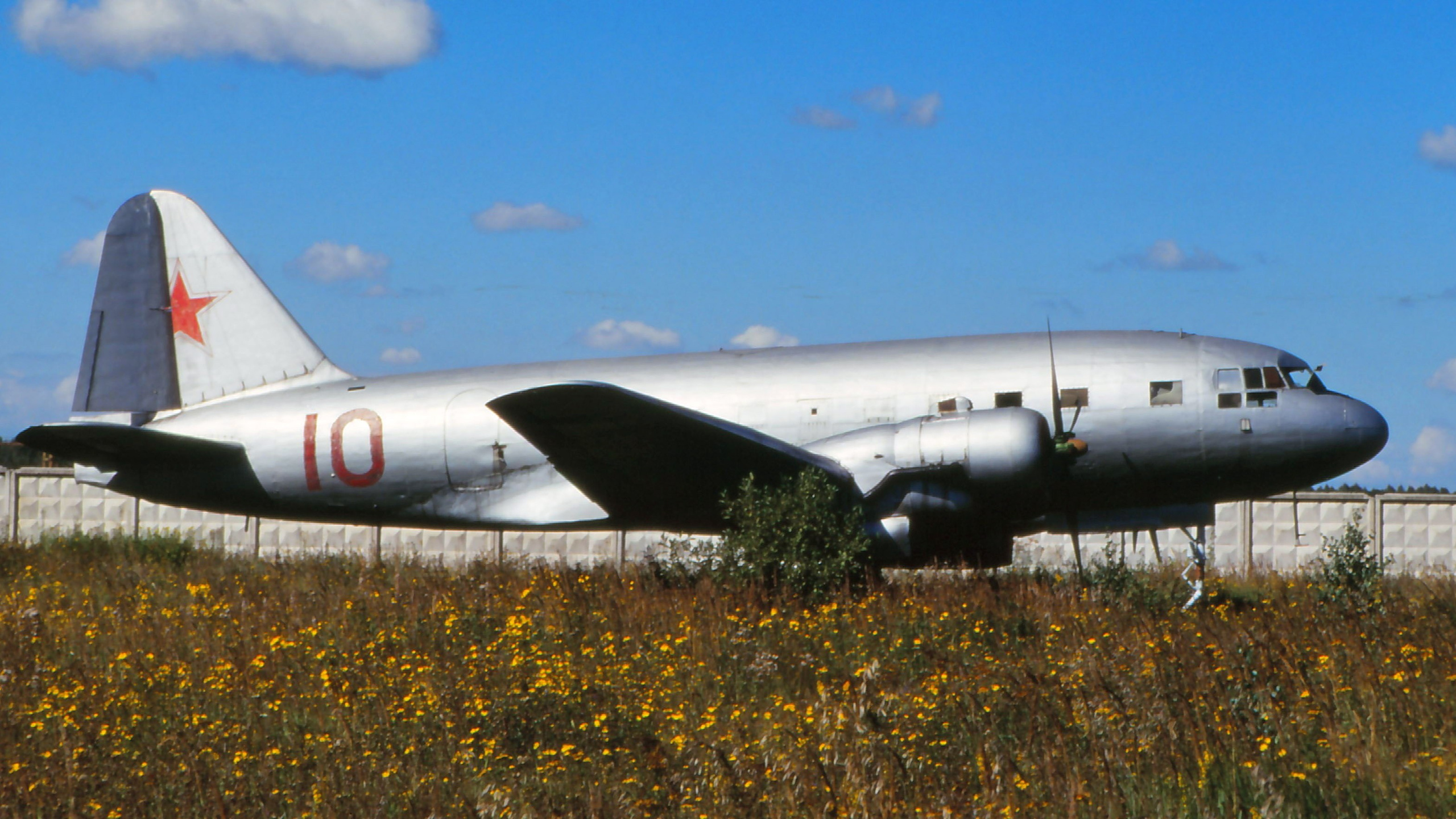 Ил-12 (Монино). Фотоальбом показывающий увлекательный мир авиации и мир медведей Андрея Иванова