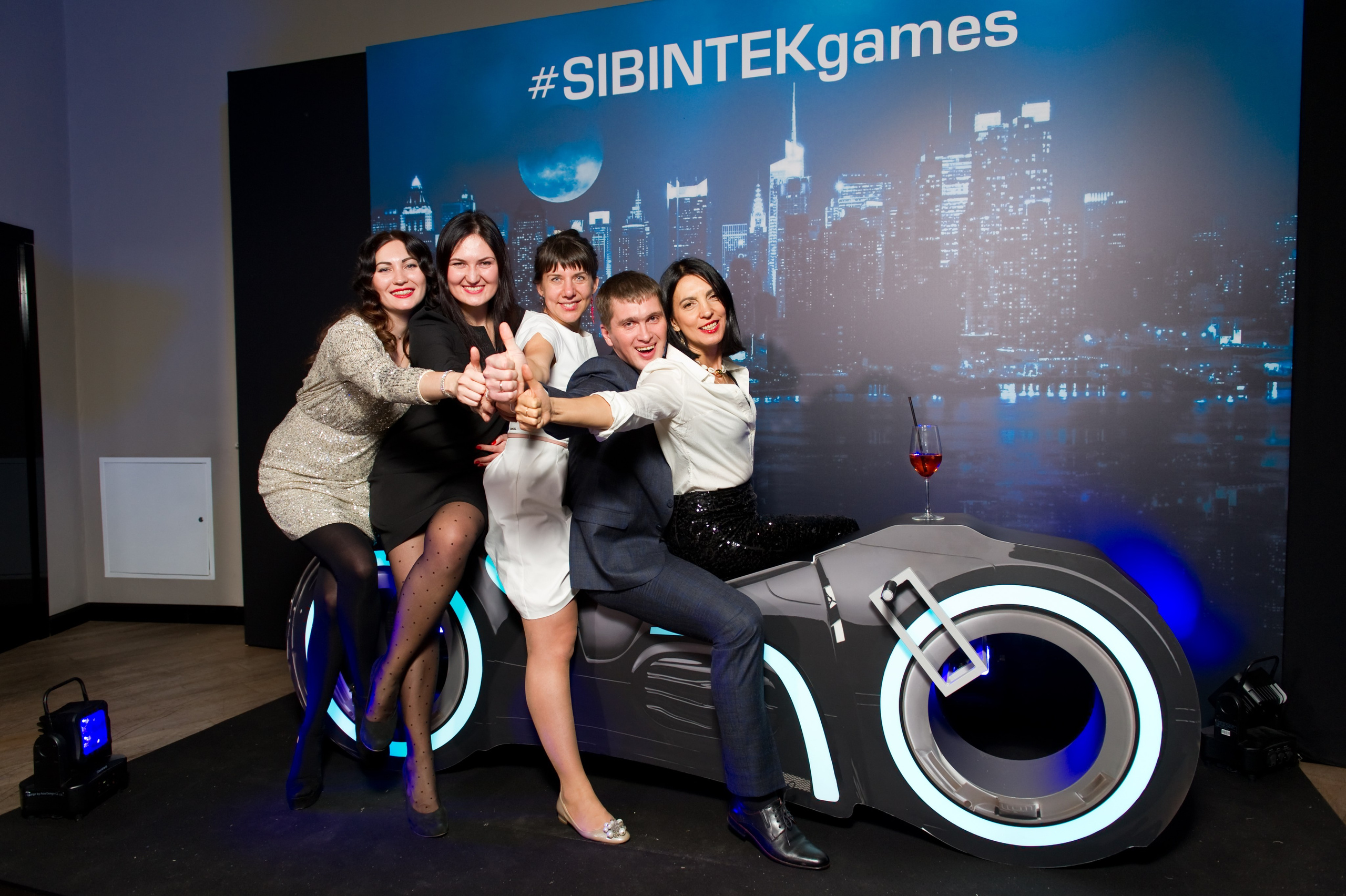 Новогодний корпоратив Сибинтек. Репортажный фотограф и видеограф Слава Думчев. Тимбилдинги, отчетники, корпоративы