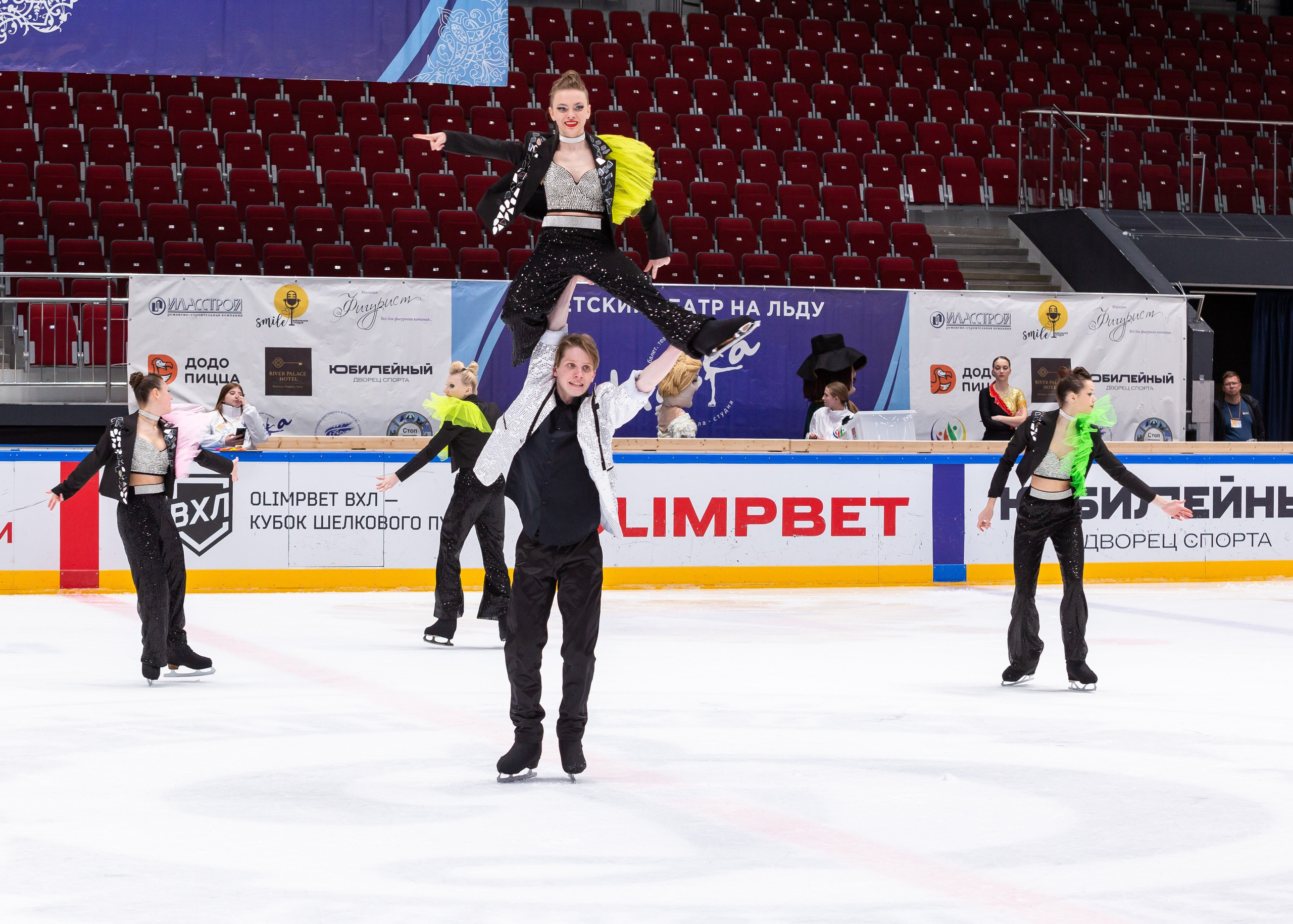 VII Ежегодный фестиваль массовых танцев на льду и фигурного катания «Петровский лёд» Санкт-Петербург 2024. Репортажный фотограф в Москве