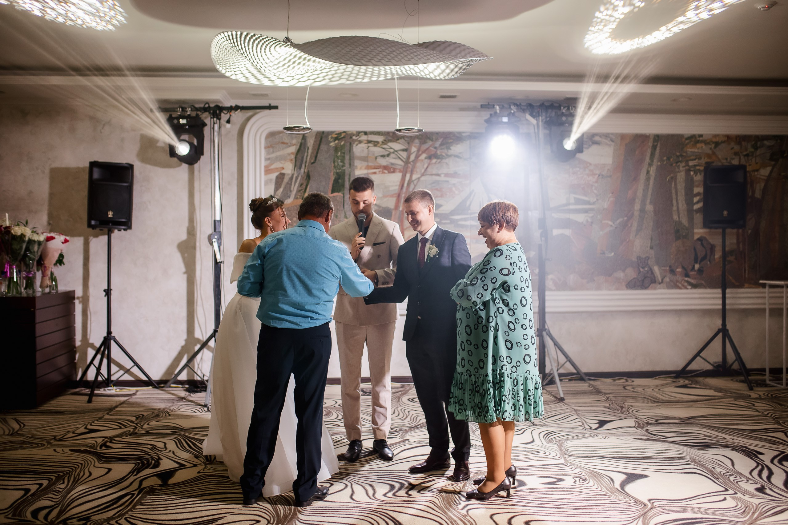 Евгений и Юлия. Совместные сборы. Интурист. Выездная. Фото с Китами. Свадебный фотограф в Хабаровске