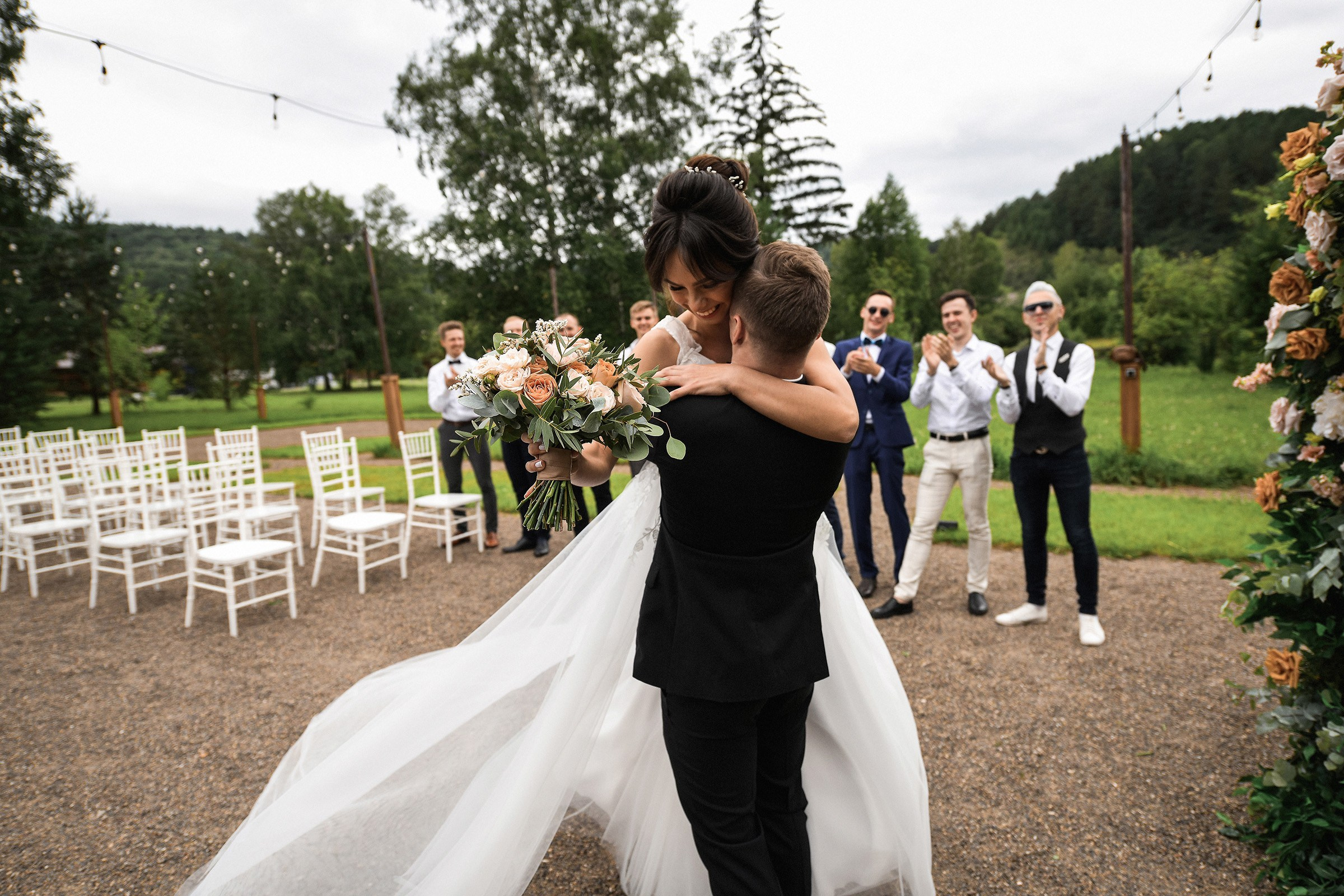 🌄 Демьян и Катя — свадьба в нацпарке "Столбы" | Веселый банкет и эпичные фото на скалах. 📸 Свадебный и семейный фотограф в Красноярске Тихомиров Евгений | 17 лет опыта | 800+ свадеб