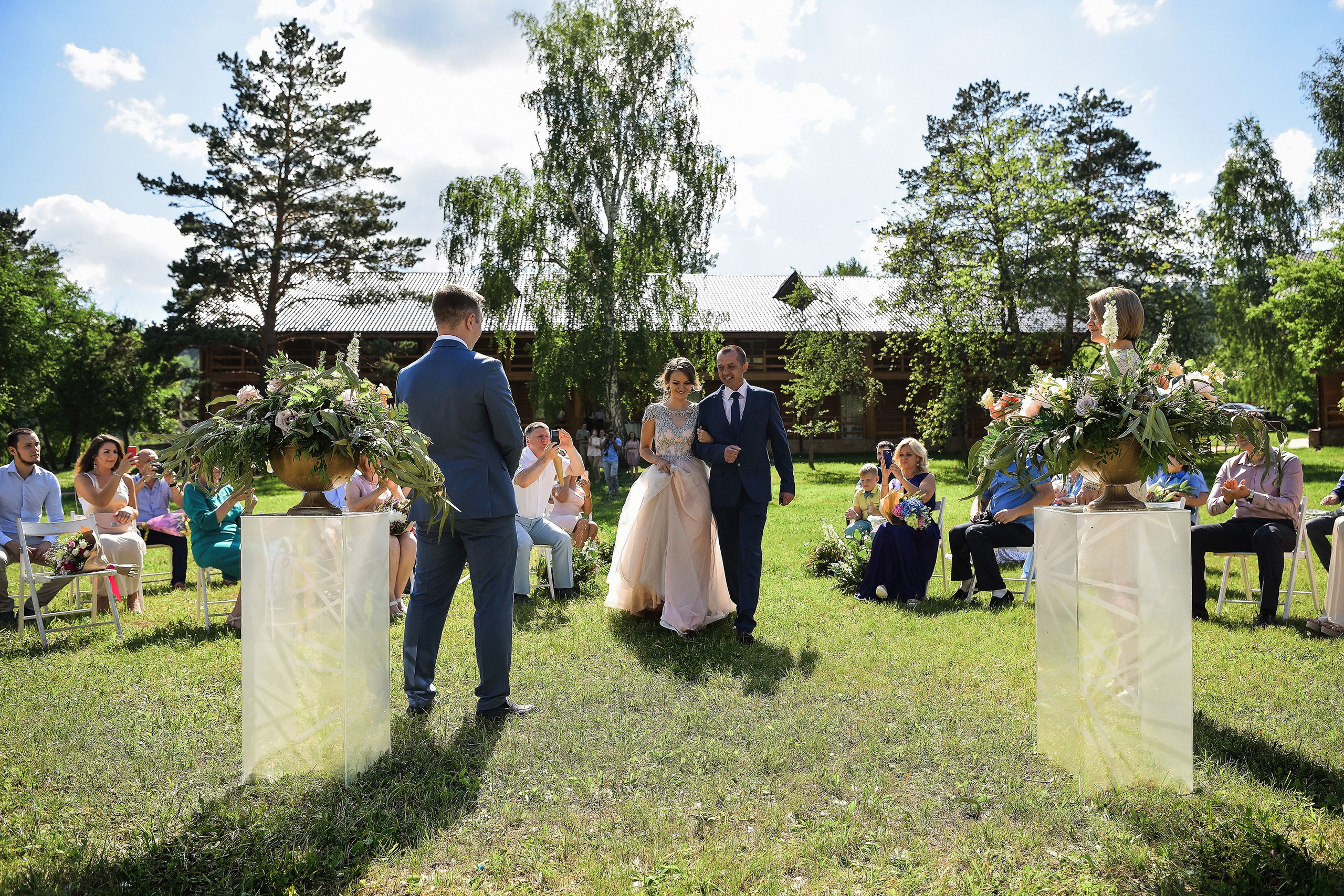 💐 Радик и Яна — душевная загородная свадьба в Villatic | Теплые фото под Красноярском. 📸 Свадебный и семейный фотограф в Красноярске Тихомиров Евгений | 17 лет опыта | 800+ свадеб