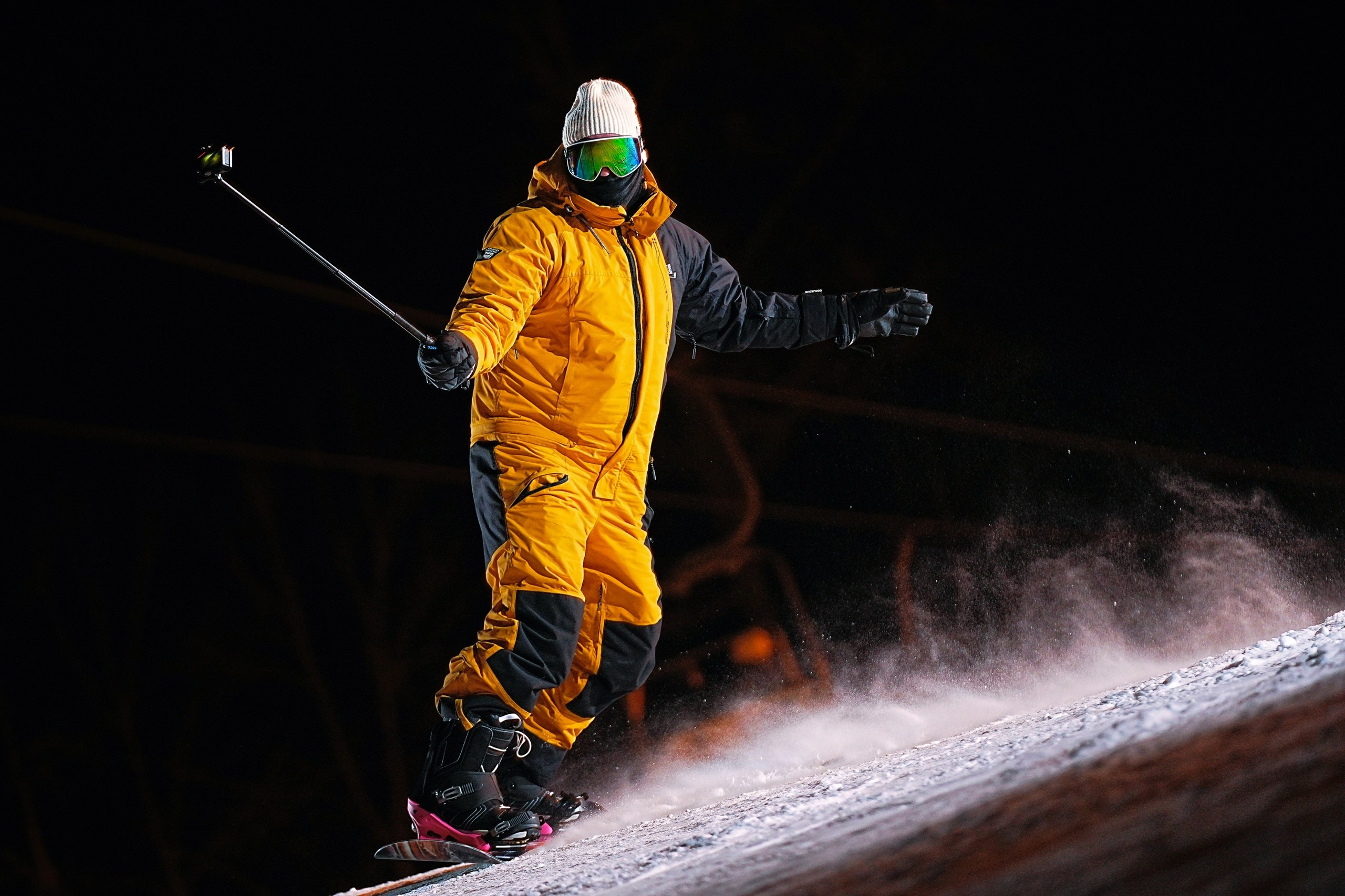 Вечерняя съёмка на склонах с использованием внешних вспышек. Фотограф Студитский Евгений