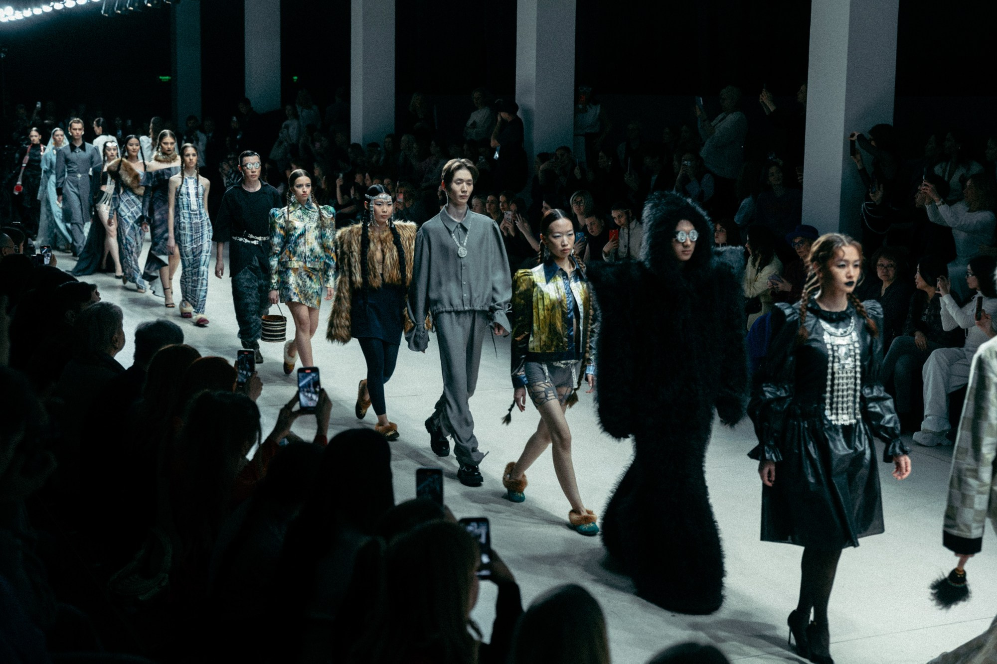 Где мода снимает маски. Backstage недели моды в Москве. Татьяна Фомичева. Репортажный и светский фотограф в Москве