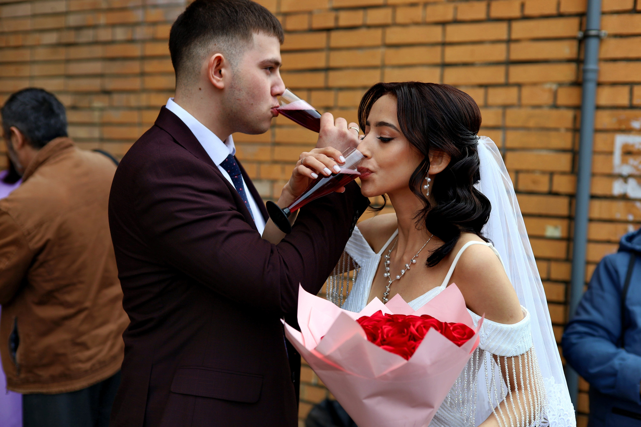 Свадебная Love story-фотосессия молодоженов. Юлия Егорова | Фотограф Королёв, Москва, МО • Портреты • Свадьбы • Street • Love Story