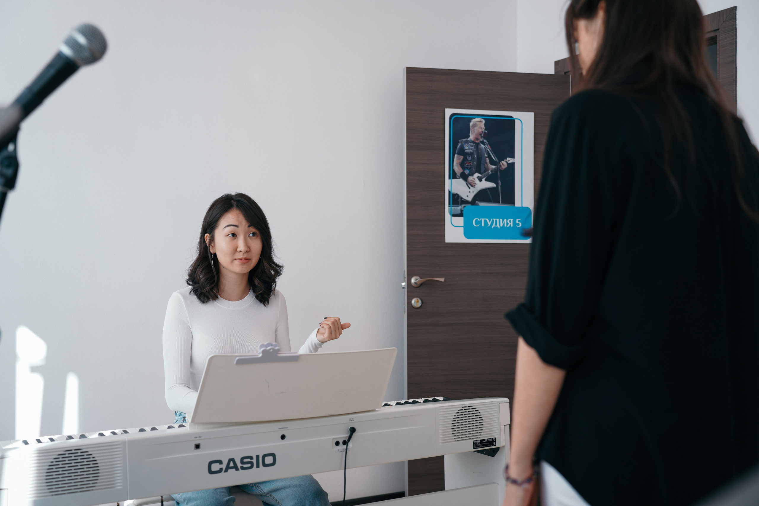 Hi Music. Я занимаюсь событийной, свадебной, товарной, студийной… фотографией