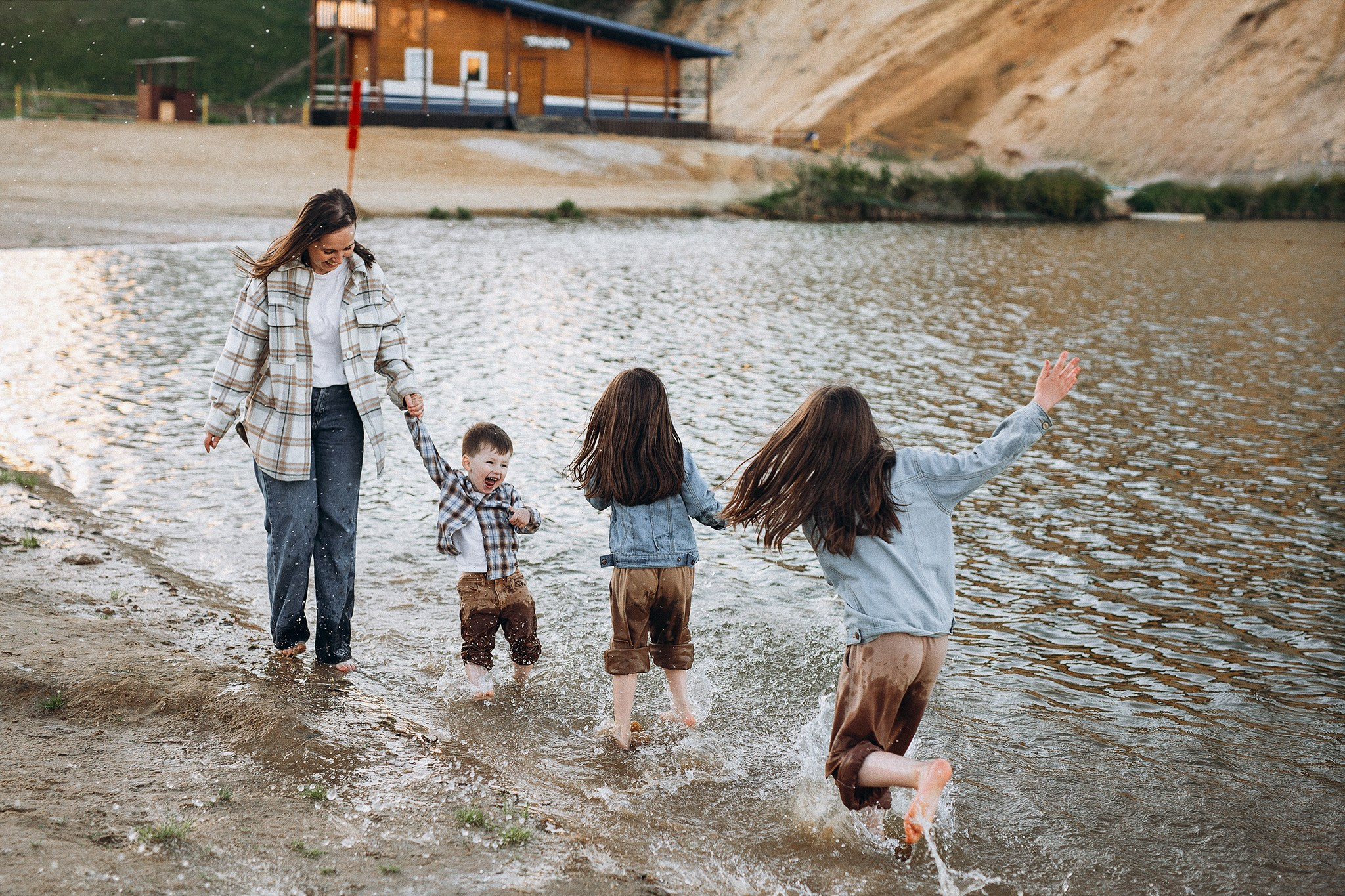 Дима, Юля, Алиса, Аня, Саша, Джерзжинский карьер. Семейный фотограф в Москве Марина Петра