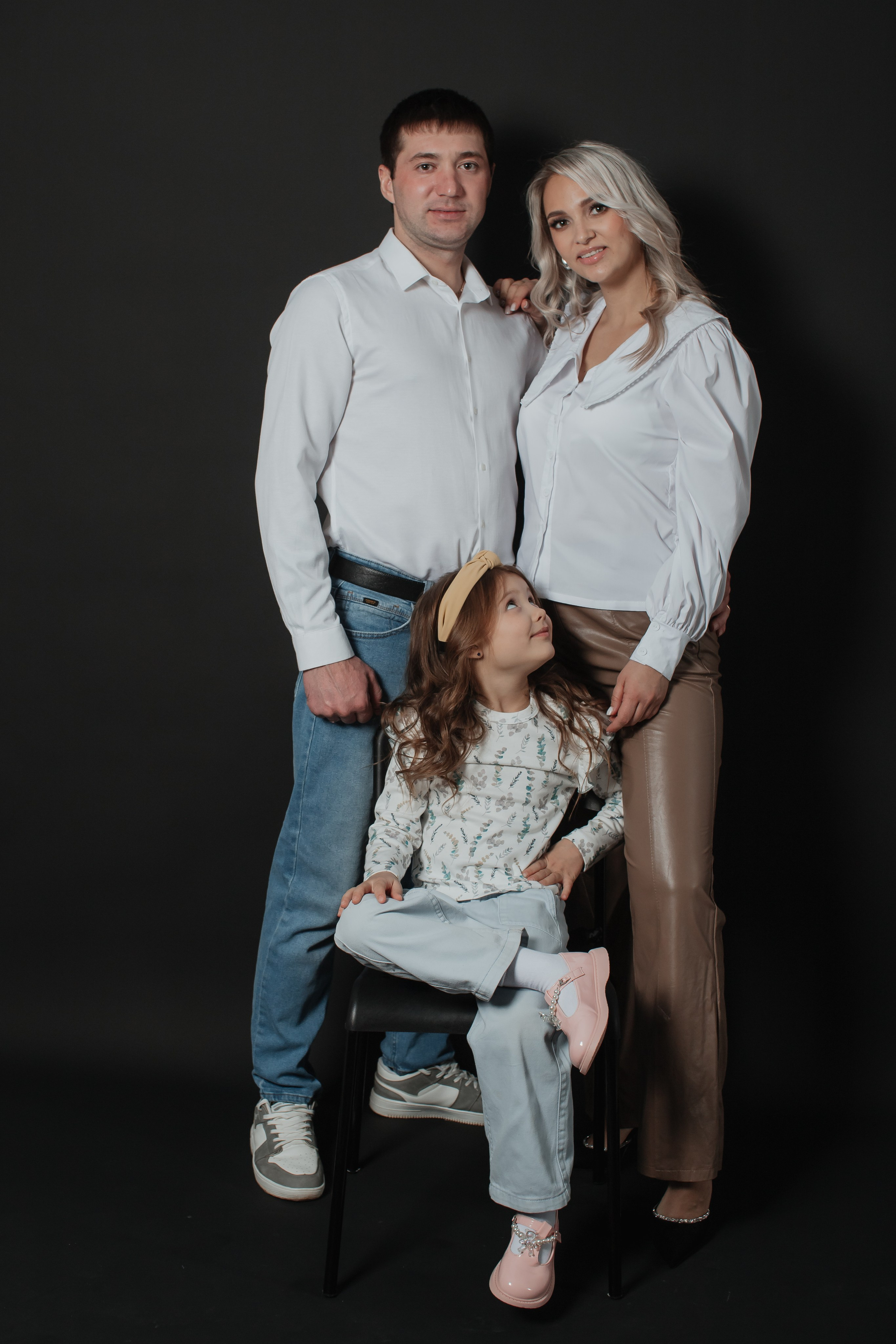 Александр, Ксения и Алина. Фотограф Arina Elatova