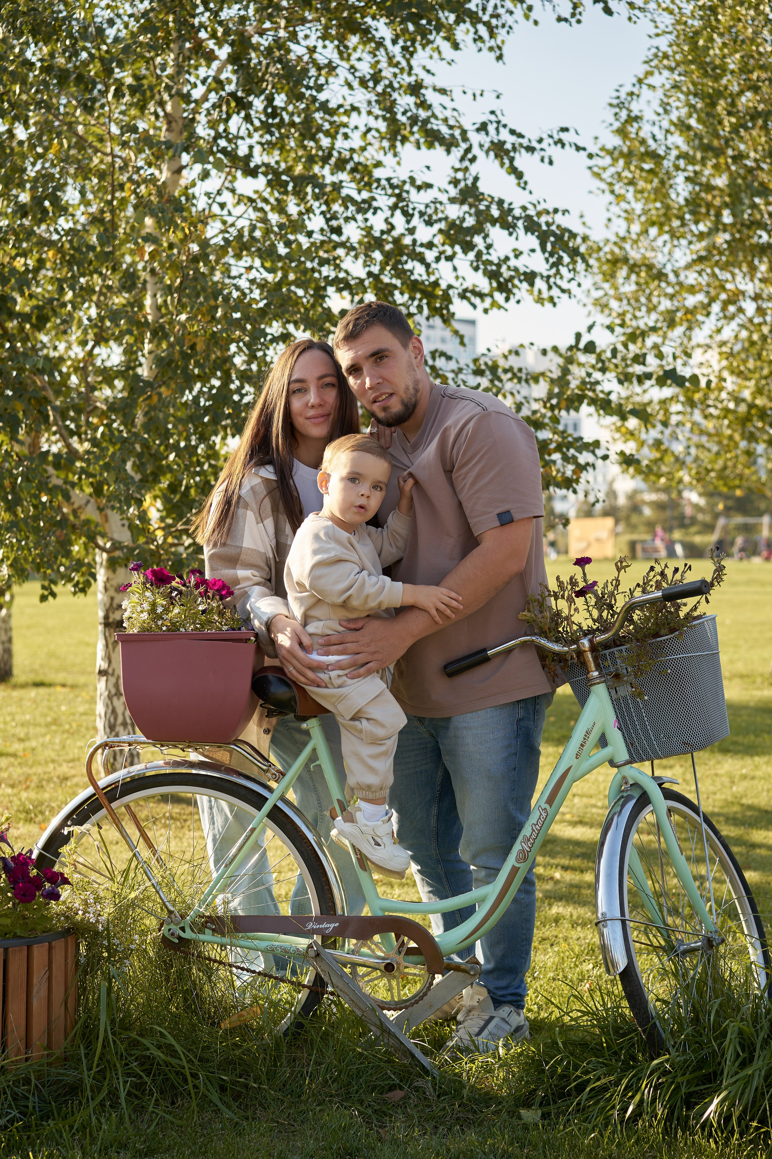 Семейная фотосессия летом на улице. Фотограф Екатеринбург Кокшарова Александра