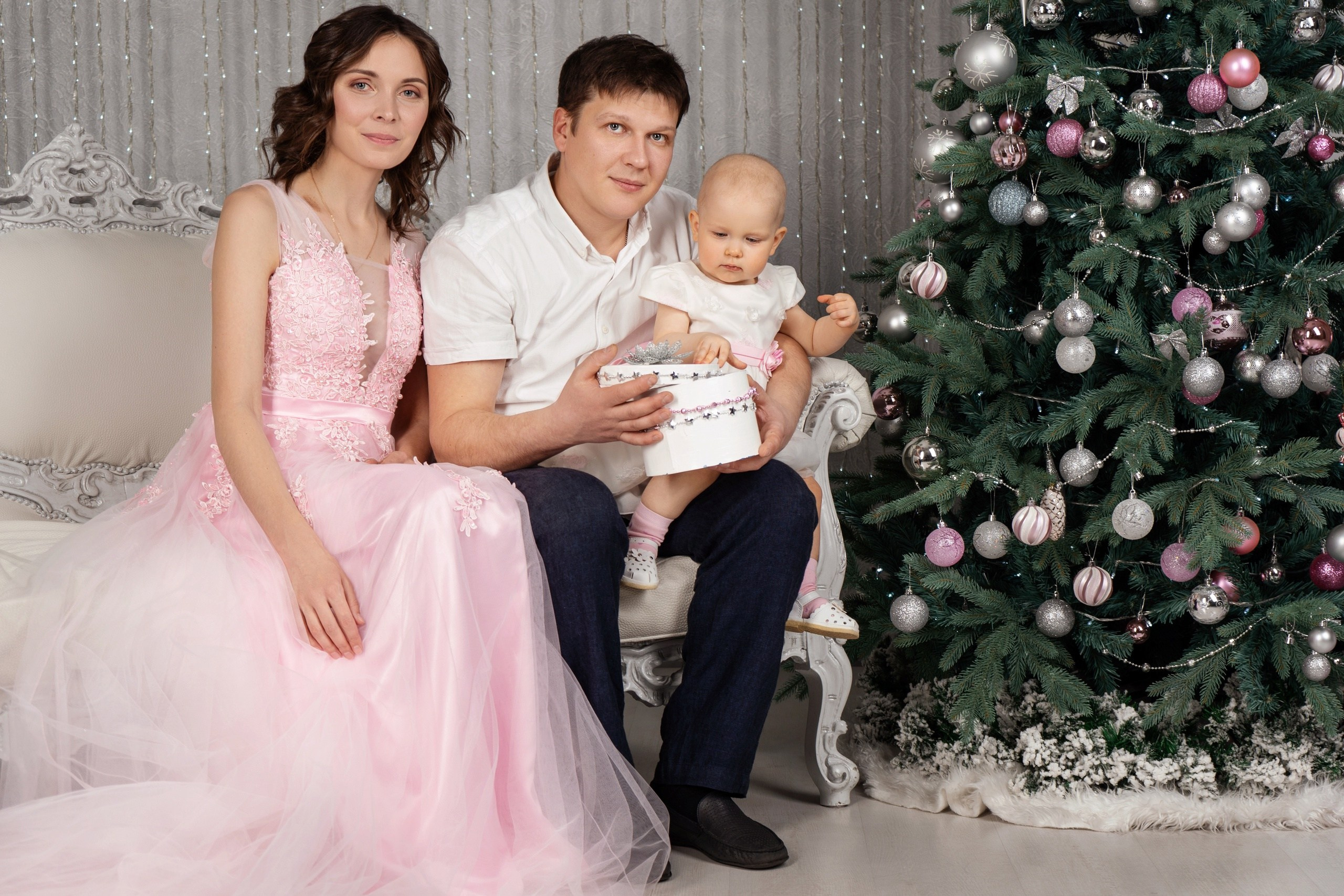 Семейная фотосессия в студии с искусственным светом. Фотограф Екатеринбург Кокшарова Александра