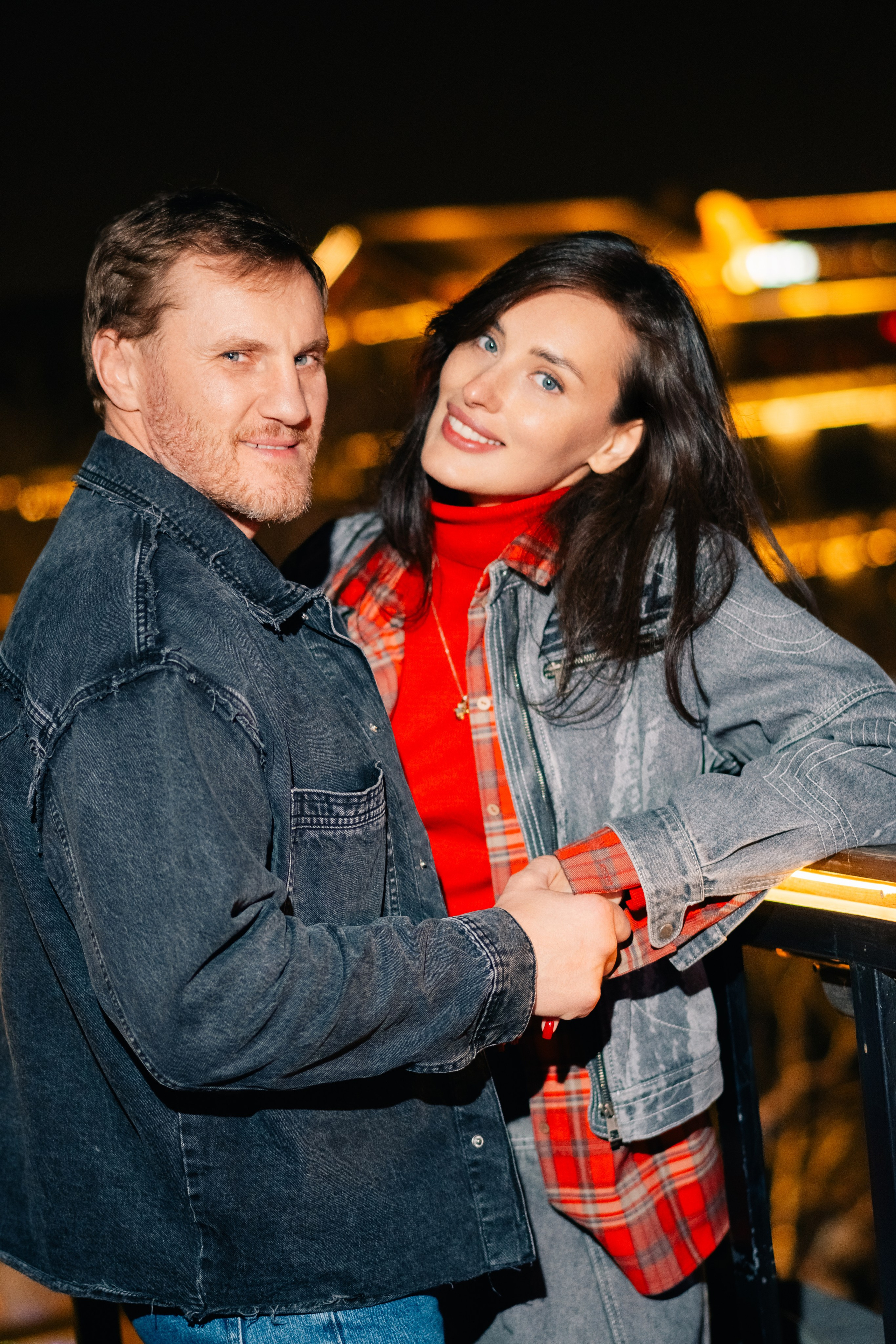 Girl smiling at the camera, romantic photo session in Shanghai