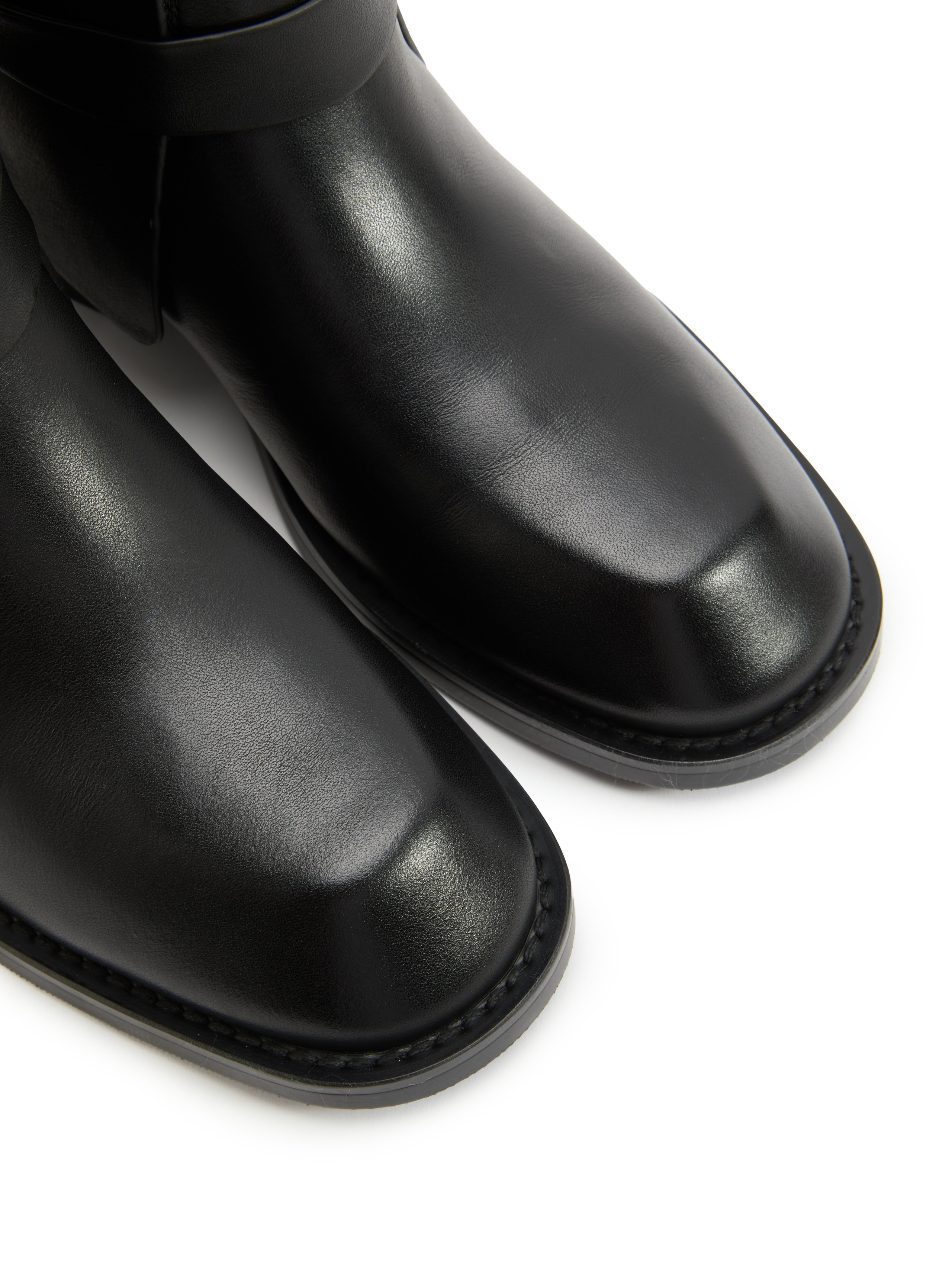 Каталожная фотография обуви. Фотограф в Москве Егор Гончаров