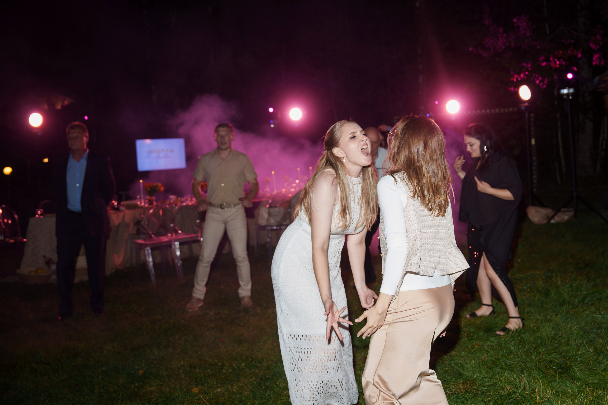 Свадьба — вечеринка Пожары любви Игорь и Юлия. Свадебный и репортажный фотограф Элина Козырьянова