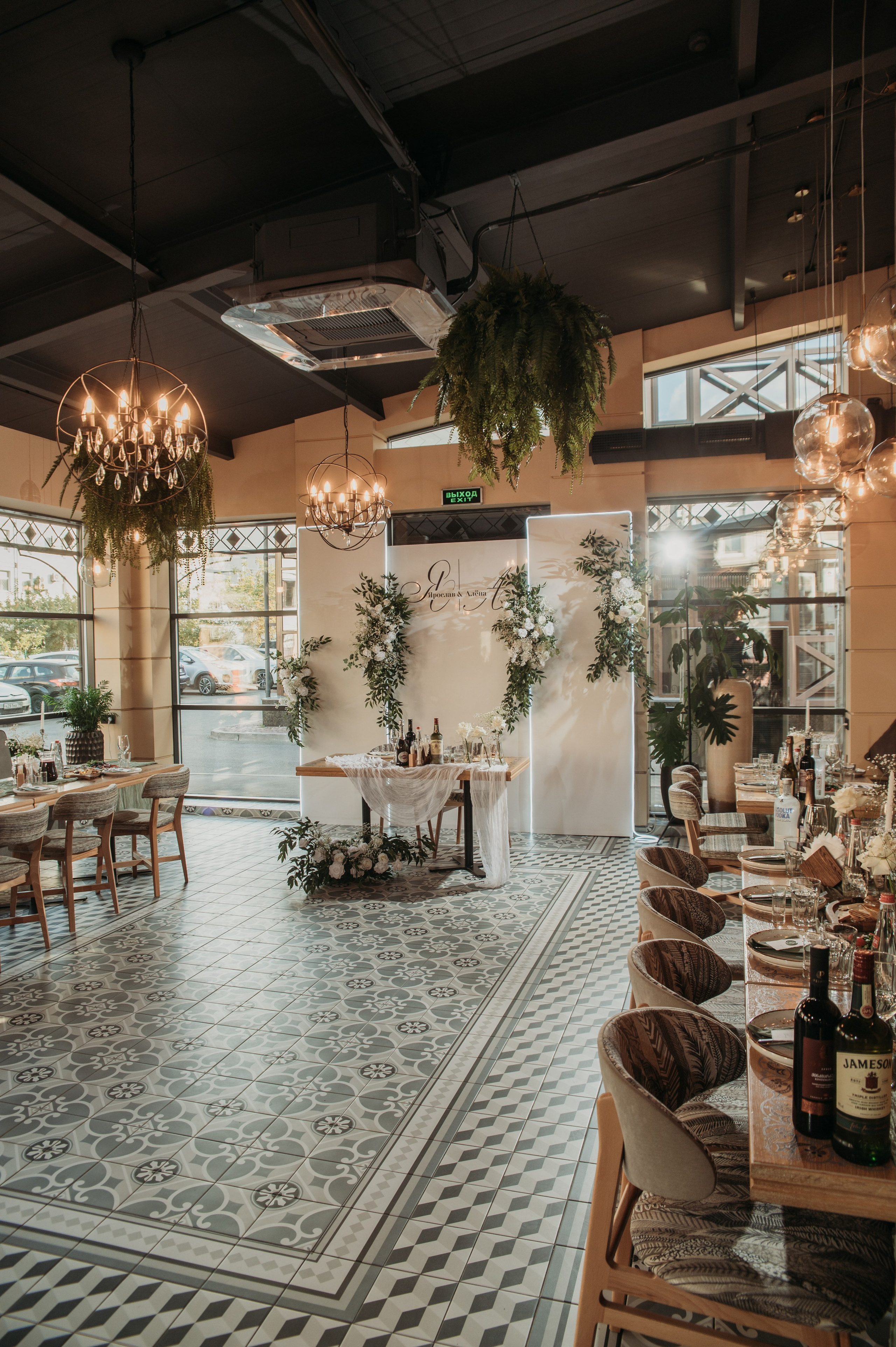 Свадебная фотосессия в Завидово гольф поле с утром невесты и красивым свадебным банкетом. Свадебный фотограф в Твери, Москве и Санкт-Петербурге Денисова Екатерина