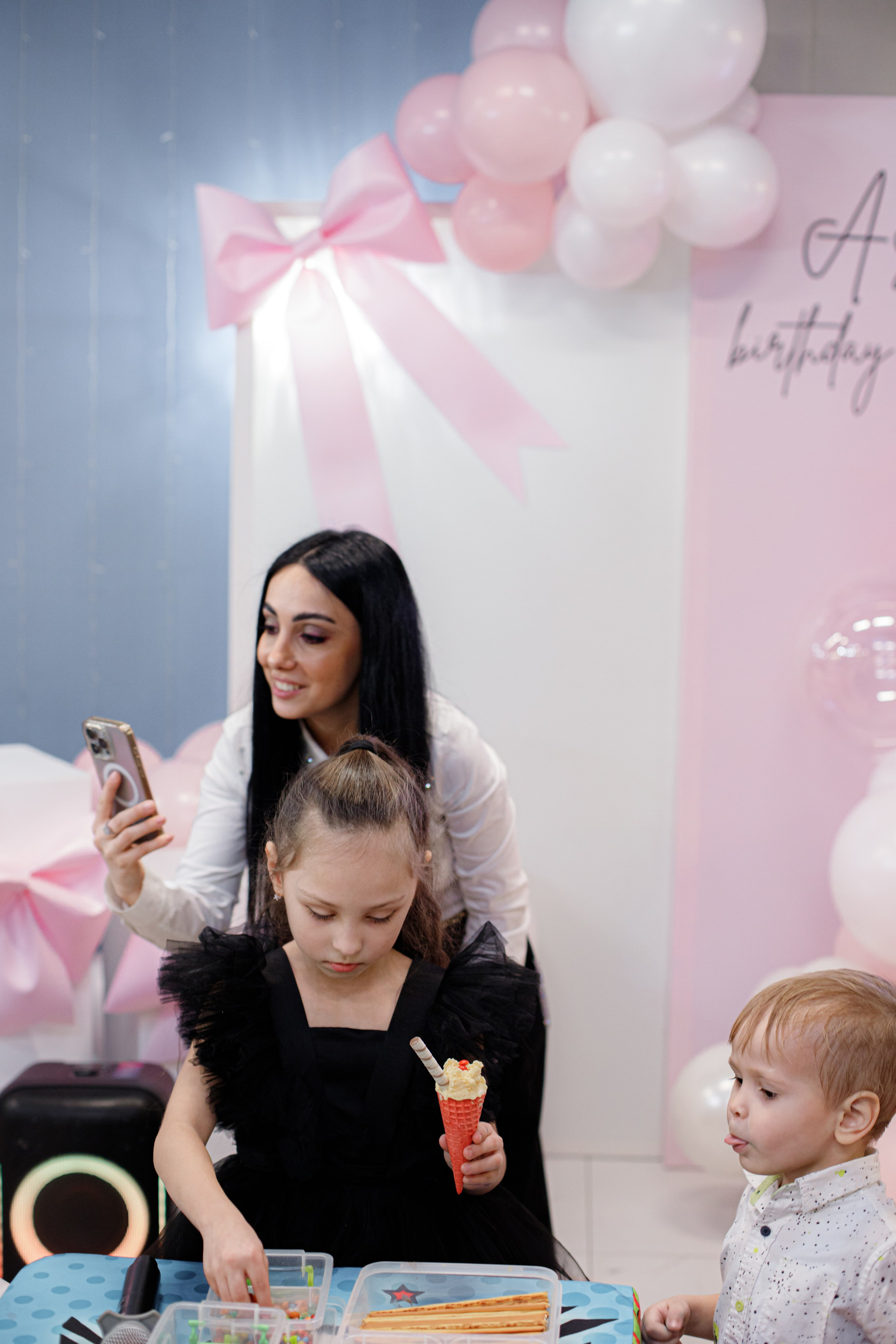 ASIA'S BIRTHDAY PARTY. Photokarish