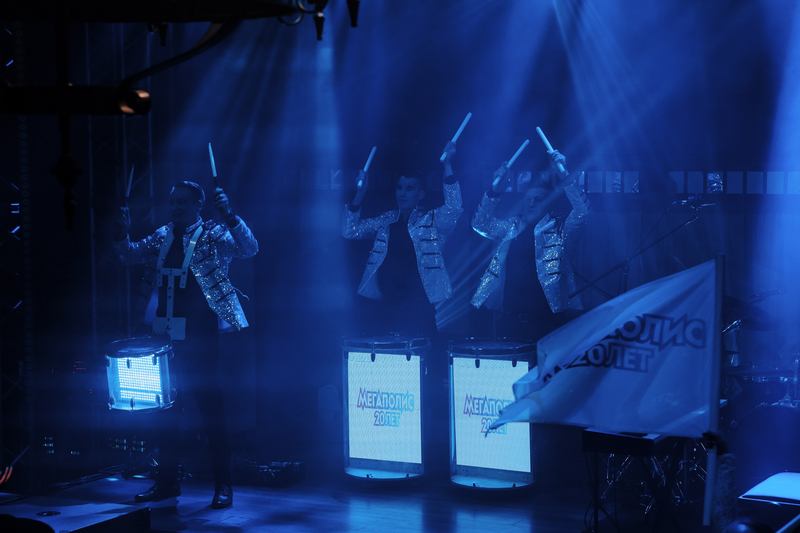 20 ЛЕТ МЕГАПОЛИС ЧЕЛЯБИНСК ХЕДЛАЙНЕР ЕЛКА. Репортажный фотограф Зуев Роман г. Челябинск