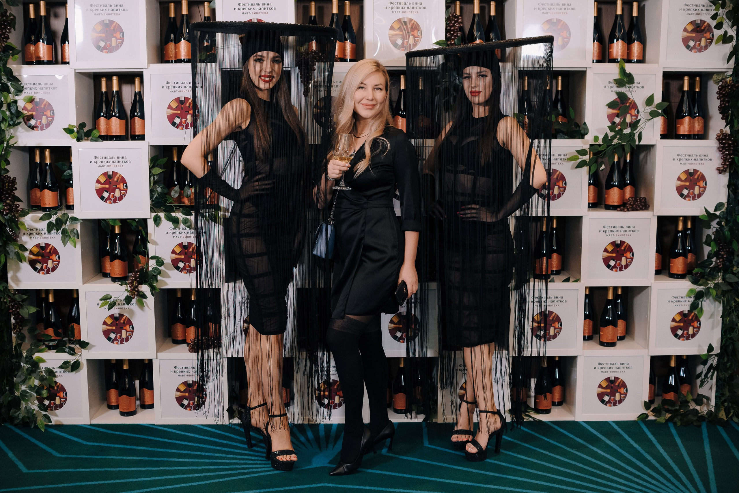 ФЕСТИВАЛЬ ВИНА И КРЕПКИХ НАПИТКОВ МАВТ-ВИНОТЕКА. Репортажный фотограф Зуев Роман г. Челябинск