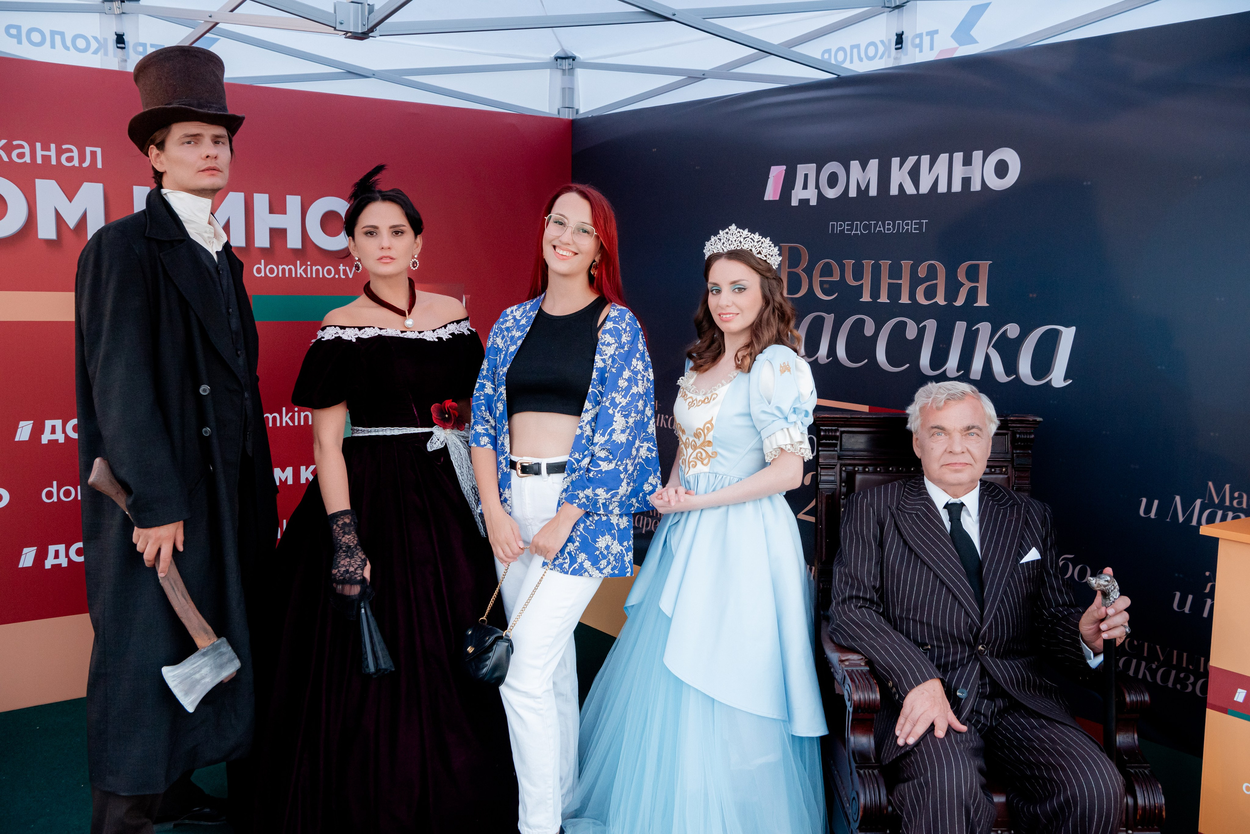 Портретные фото с артистами в палатке Триколор Дом Кинов на день города Волгоград. Фотограф в Волгограде и Волжском Александр Горбань