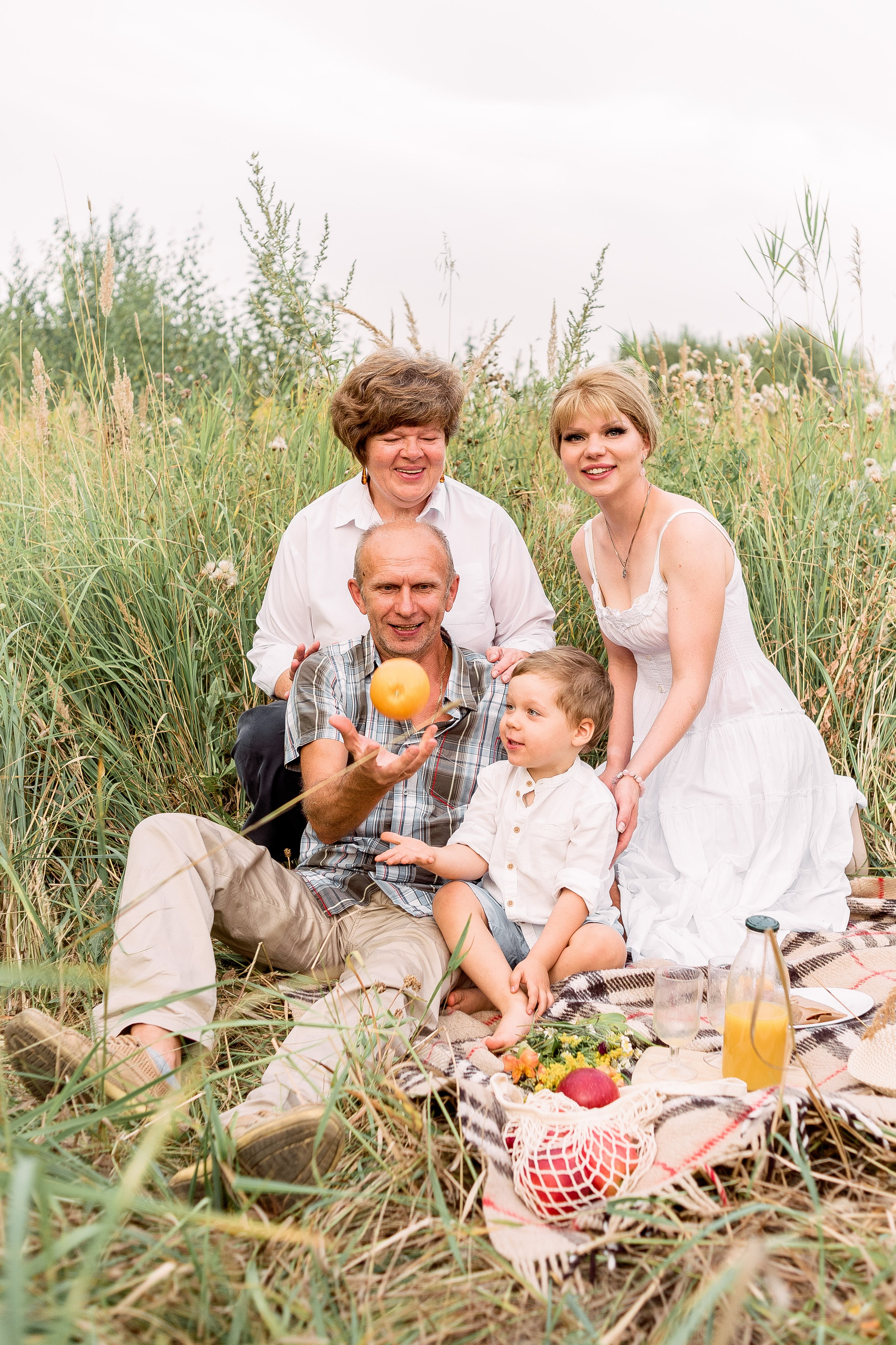 В поле. Фотограф Юлия Попова