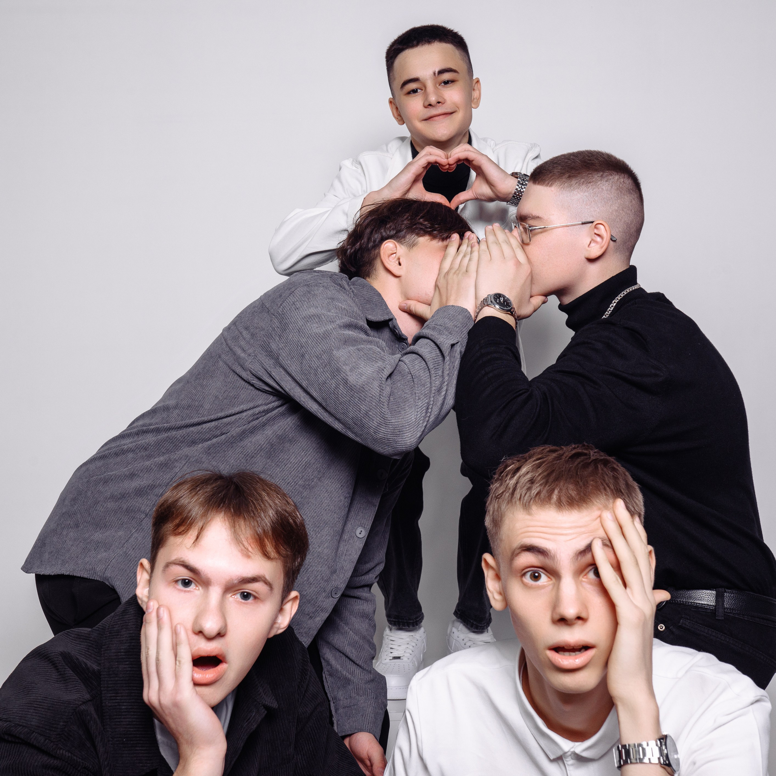 Альбомы в ФотоСтудии SelfieBox. НеФотоАльбом — выпускные альбомы Абакан Минусинск Черногорск Хакасия