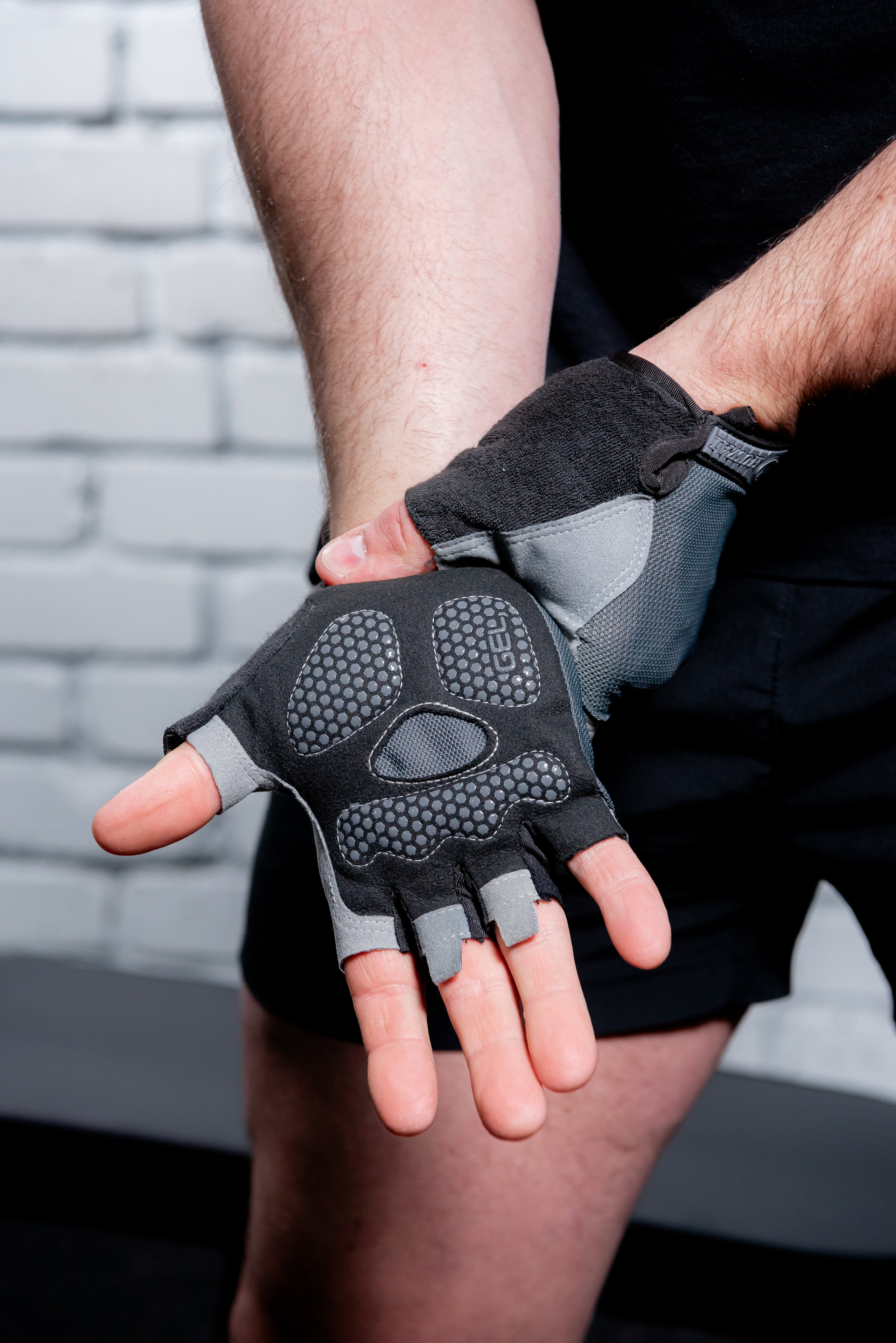 Перчатки для занятий спортом. Фотограф в Волгограде и Волжском Александр Горбань