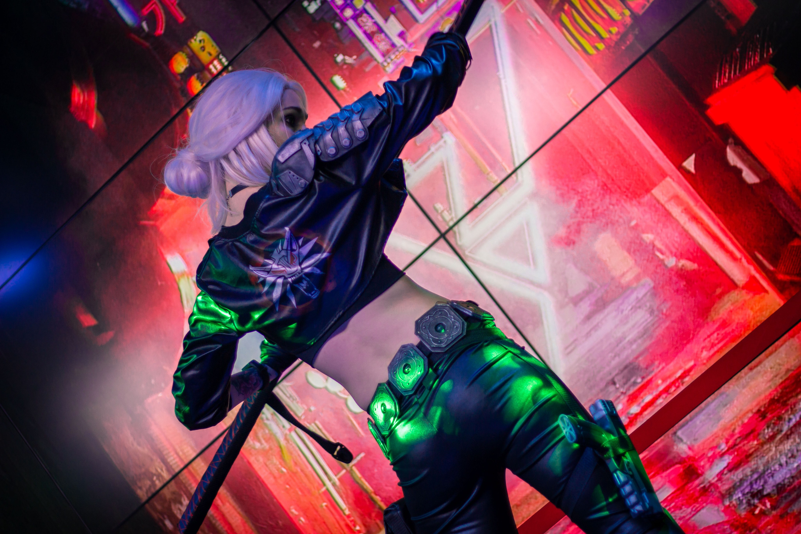 Косплей Цири из Ведьмака на фестивале