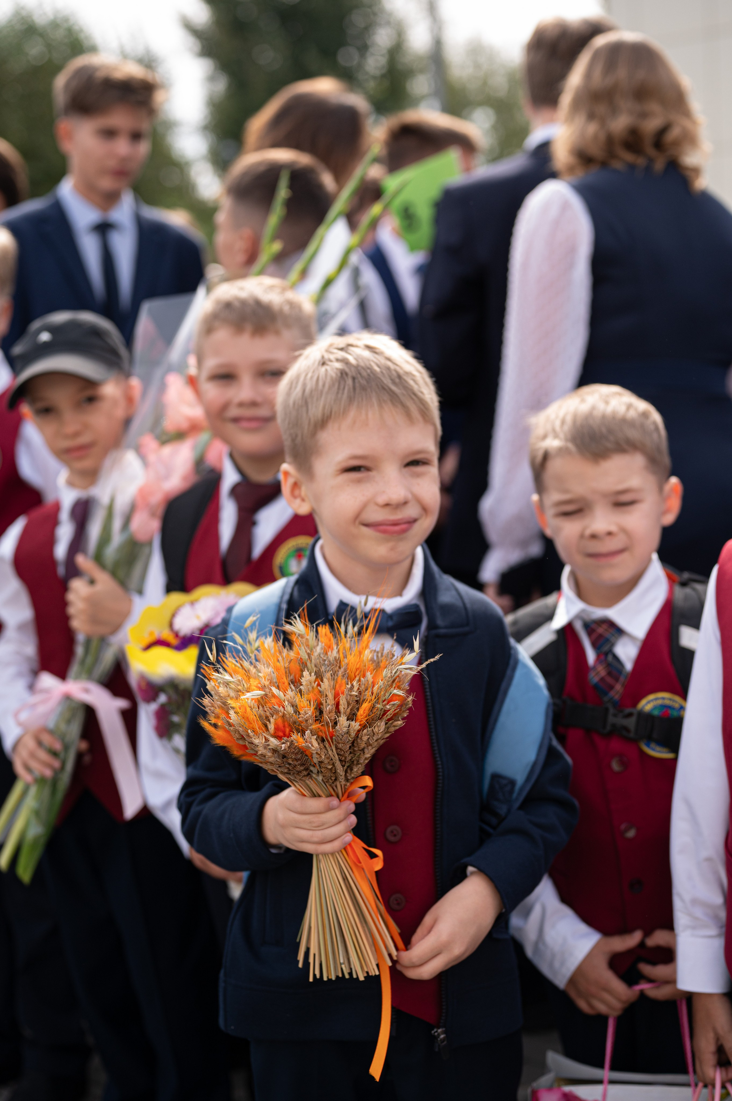 1 сентября 16 гимназия 2 класс (линейка + в классе+ на улице). Фотограф новорожденных, семейный детский в Тюмени Татьяна Морозова