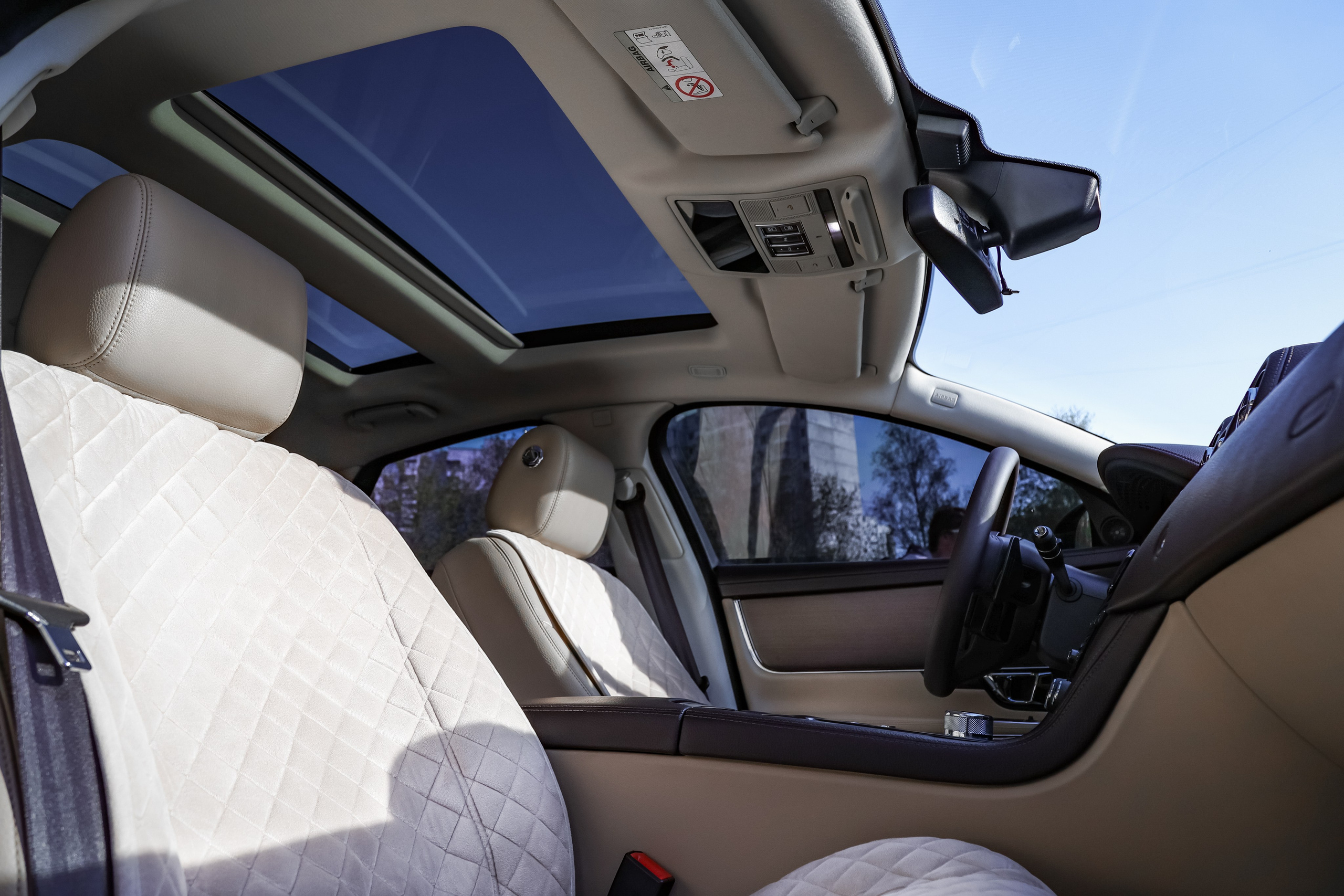 2017 JAGUAR XJ. Mixturecaptures