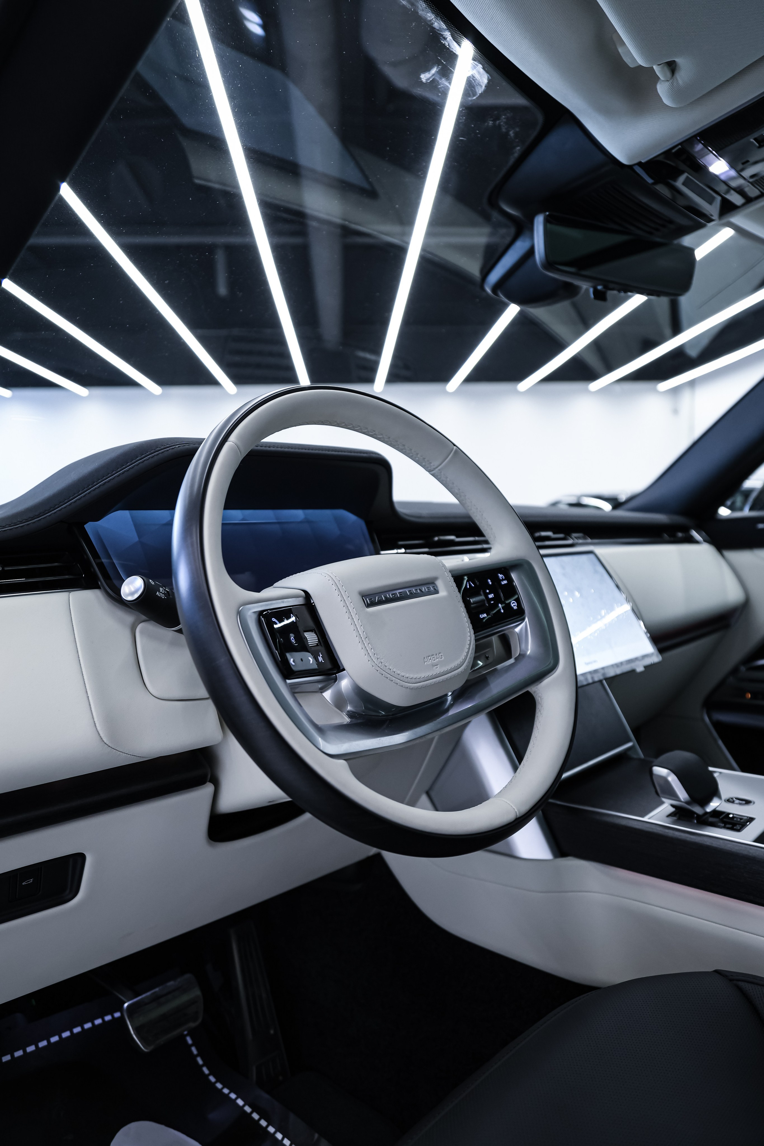 2024 Range Rover. Mixturecaptures