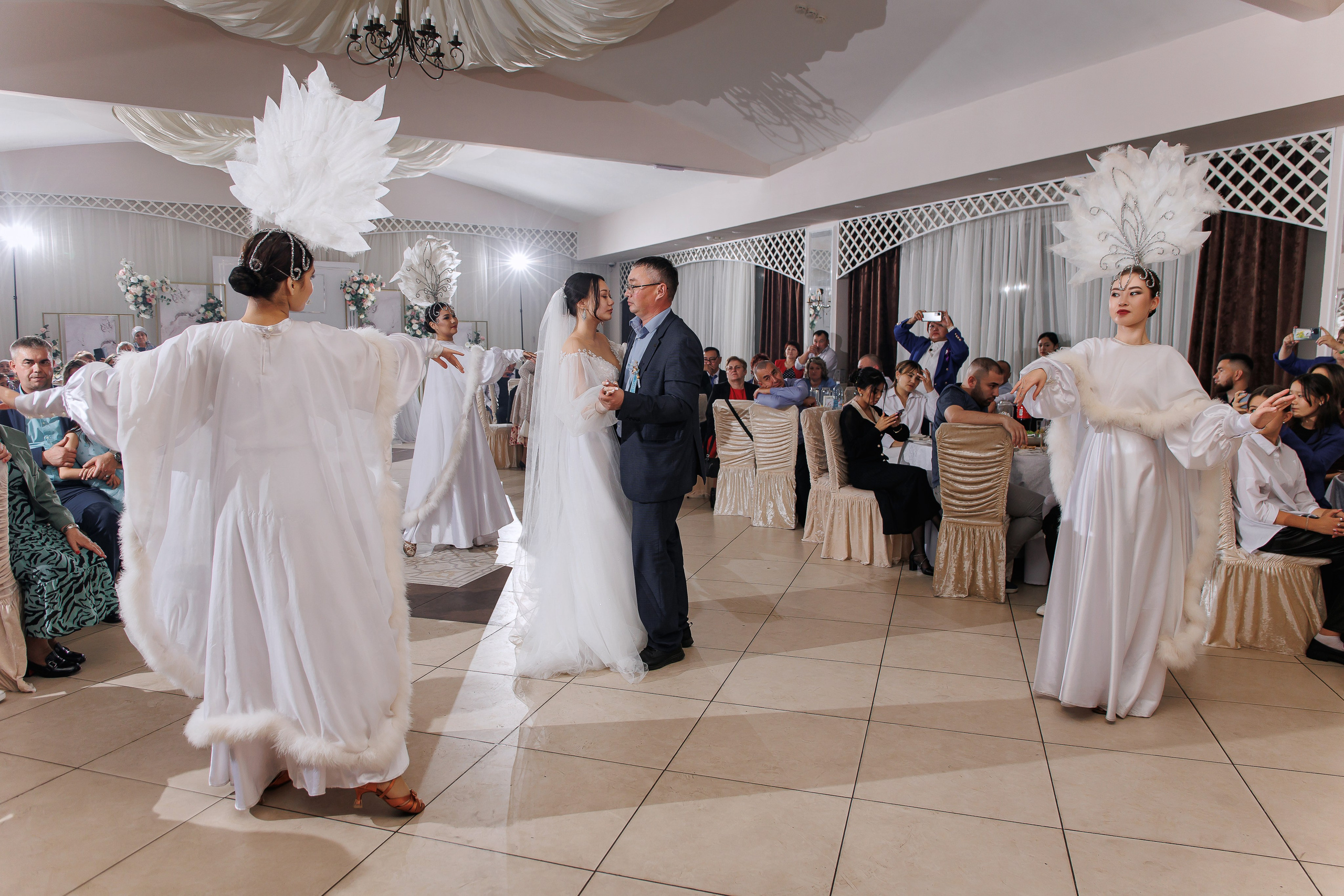 Karina & Bagdat. Anne Miller | Photographer