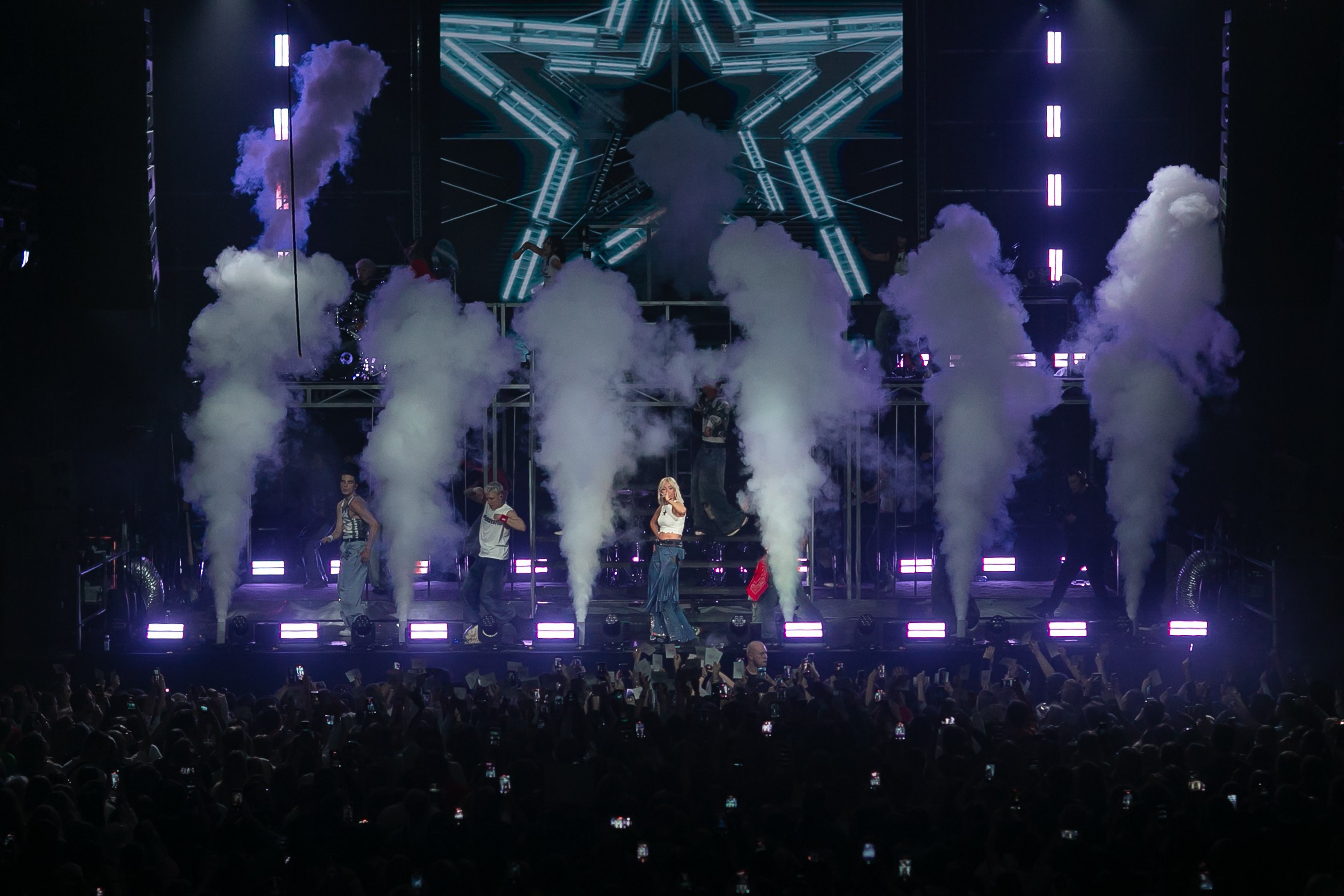 Концерт Клавы Коки. Фотограф в Москве