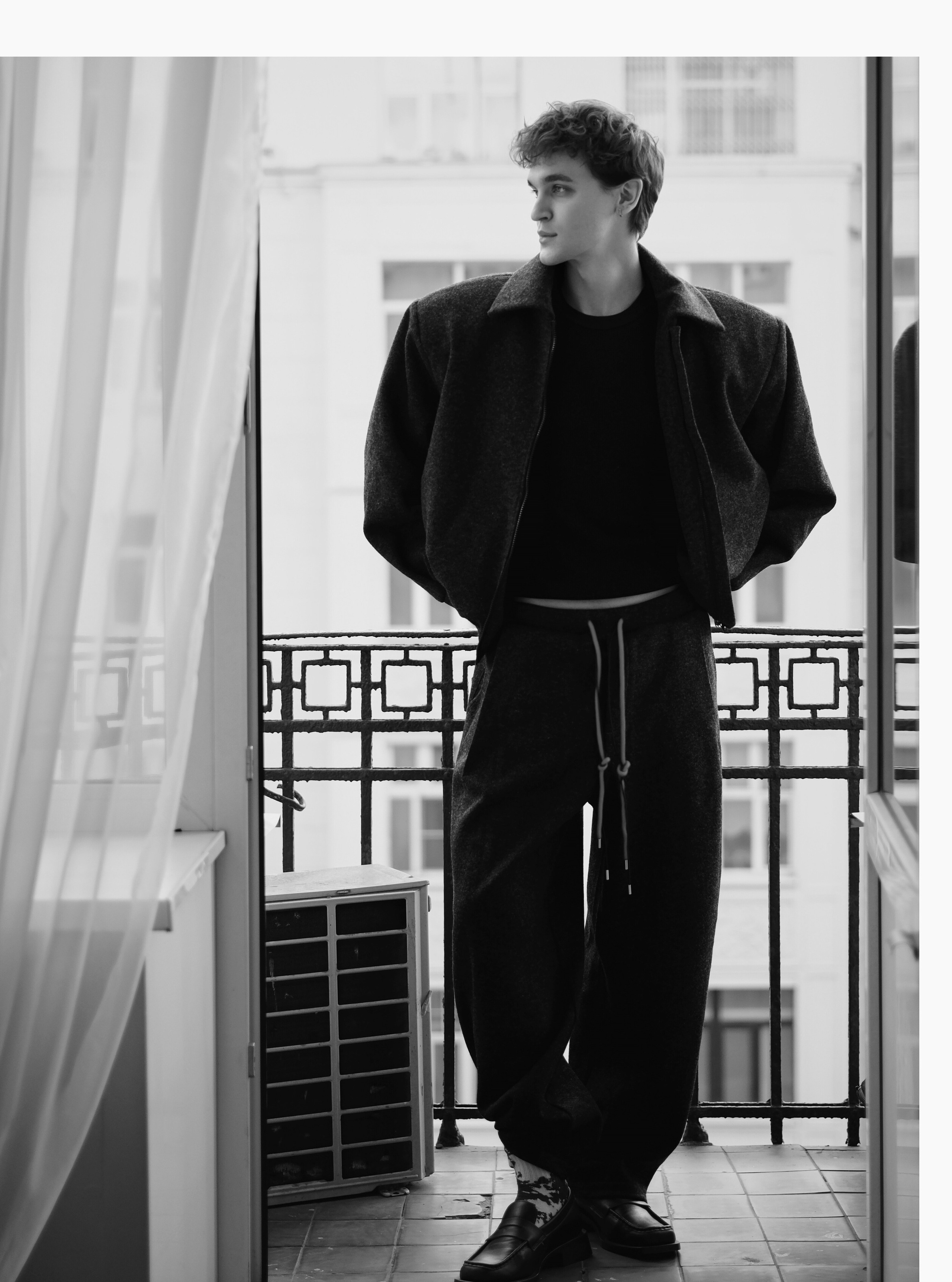 89233. Главная