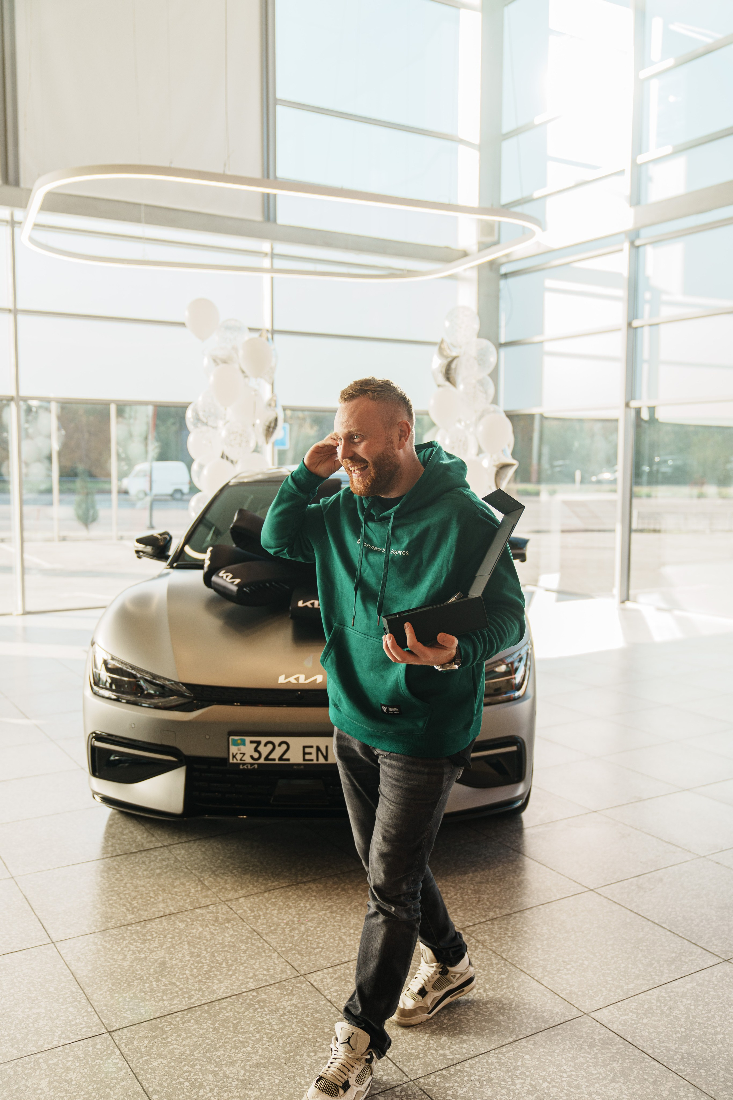 Kia EV6 Вручение Евгений Чебаткову. Фотограф TAULAN_1